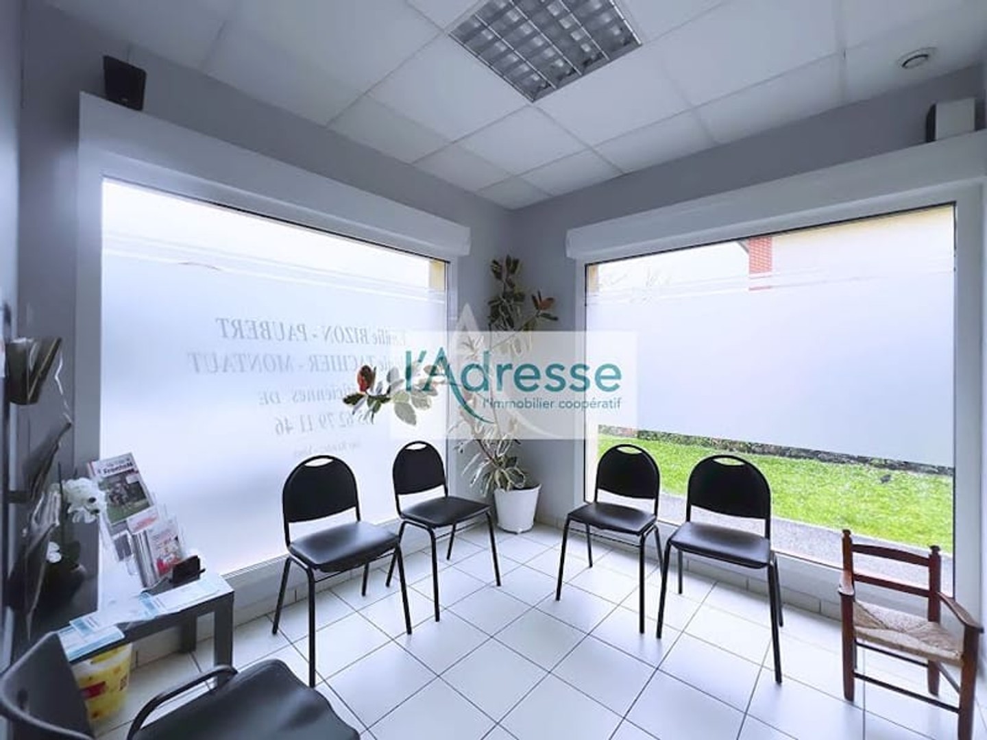 Local professionnel 3 pièces 65 m²