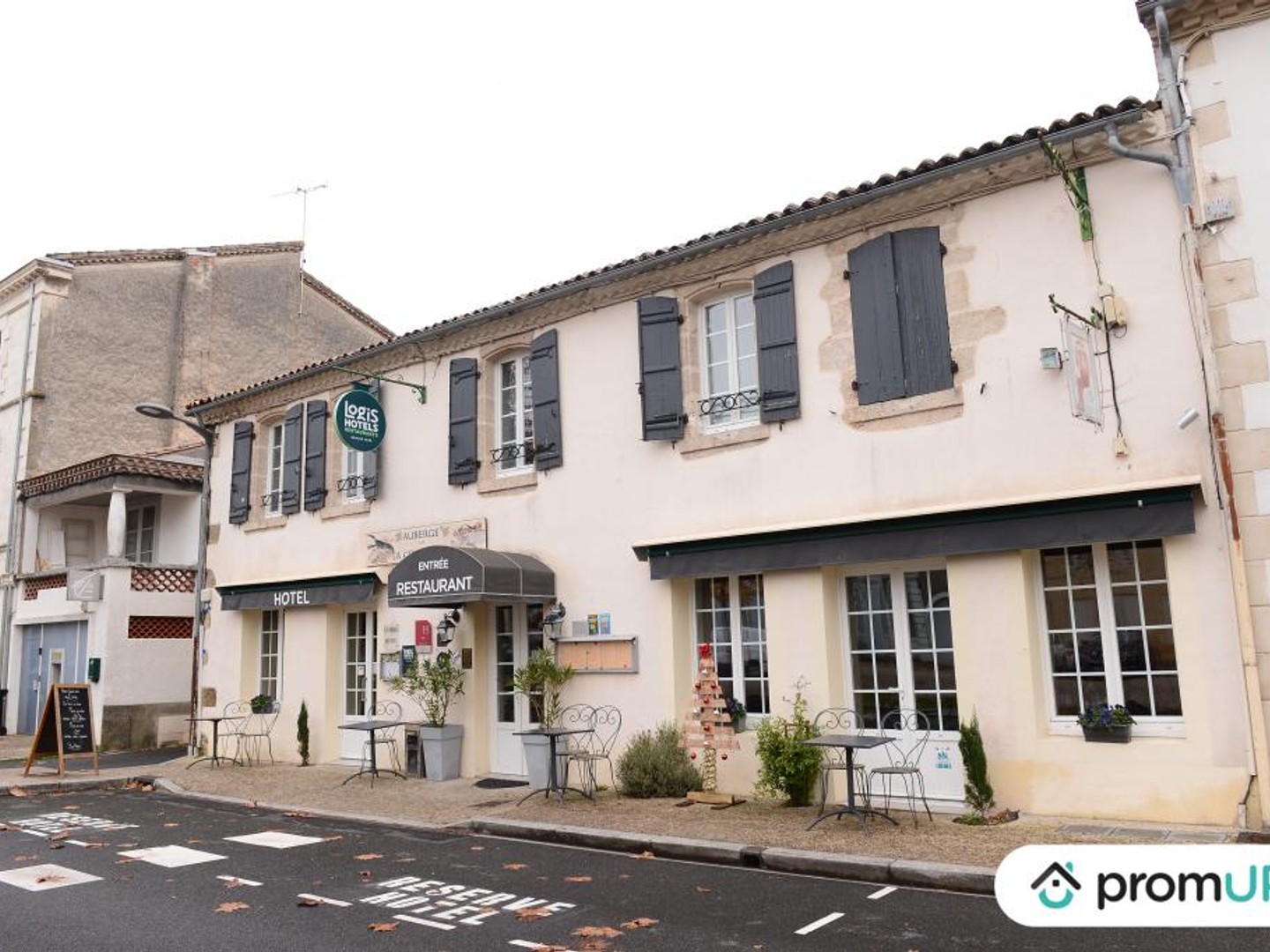 Immobilier professionnel de 550 m2 à VILLANDRAUT