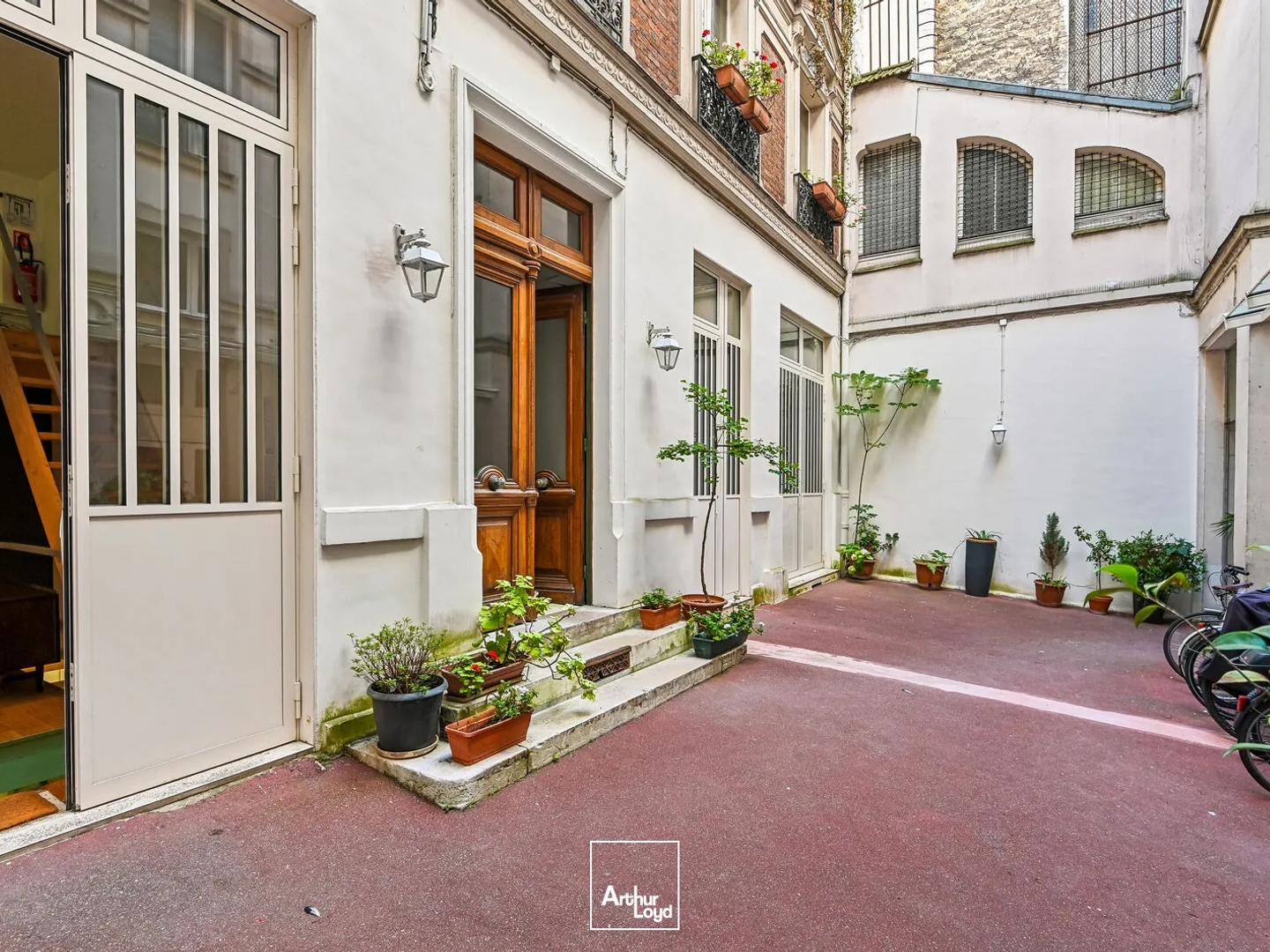 Bureaux à vendre Paris 6 - 247 m² sur cour, cloisonnement vitré, parking, avenue de l'Observatoire