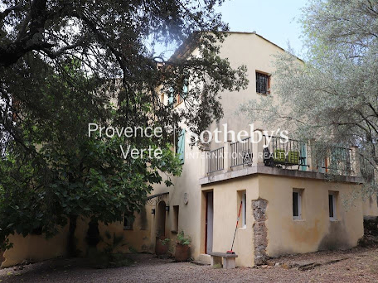 Maison 10 pièces 237 m²