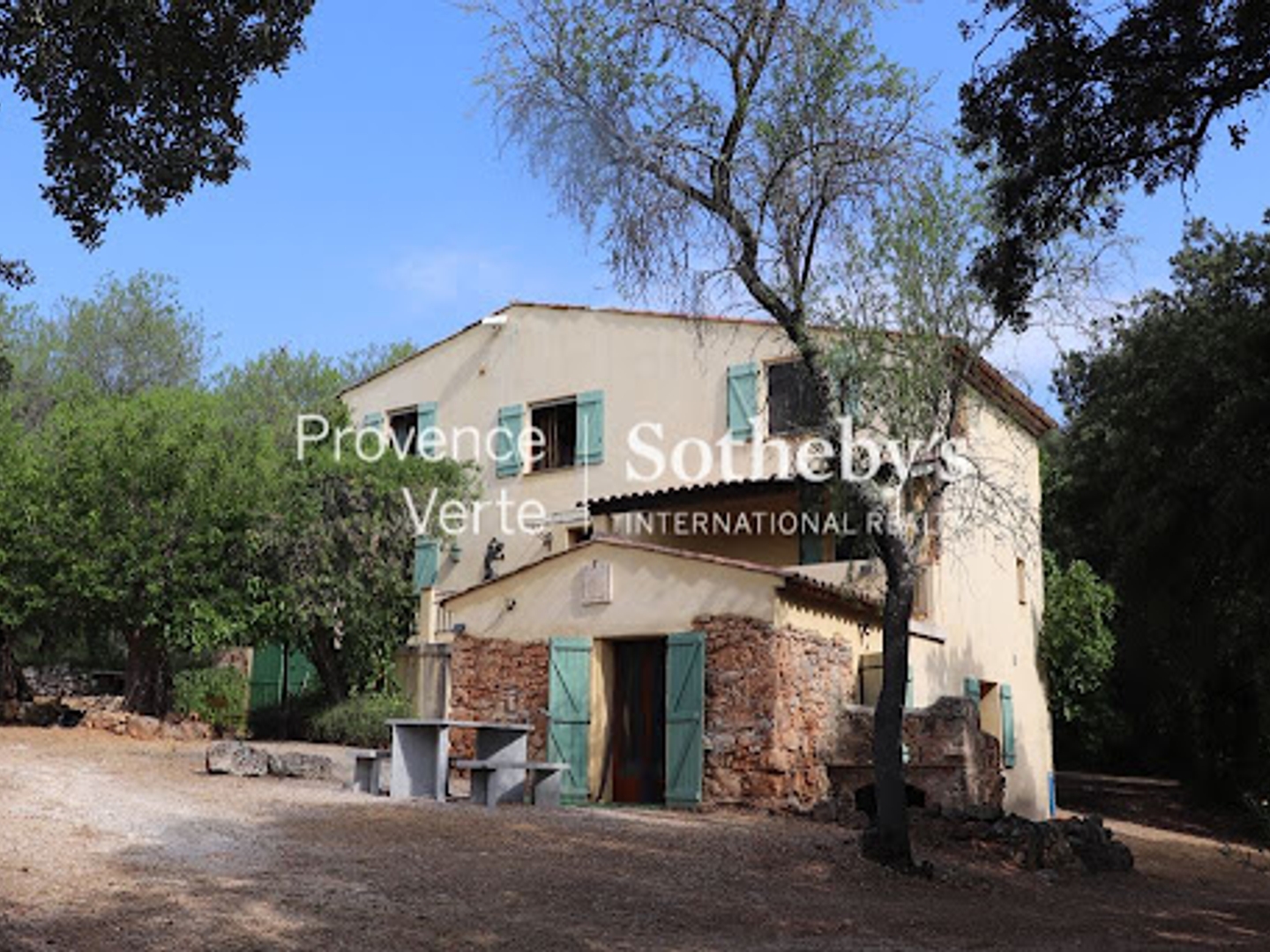 Maison à vendre - 10 pièces - 237m2 - Salernes (83690)