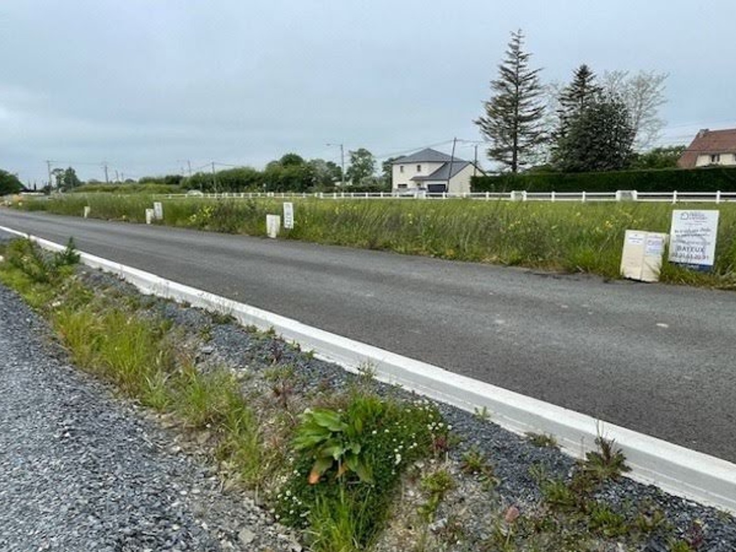 Terrain 303 m²