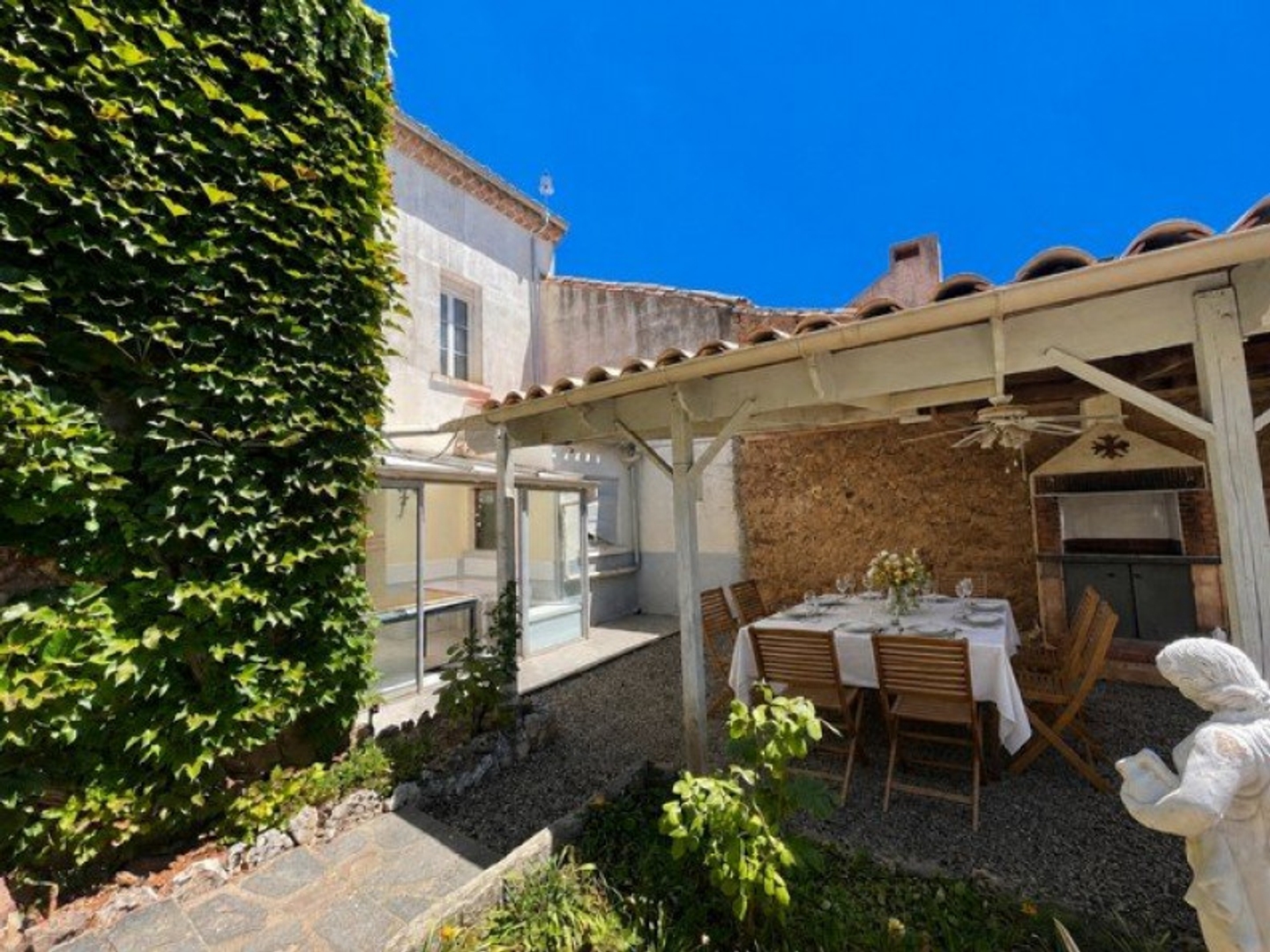 Studio 7 pièces 201 m²