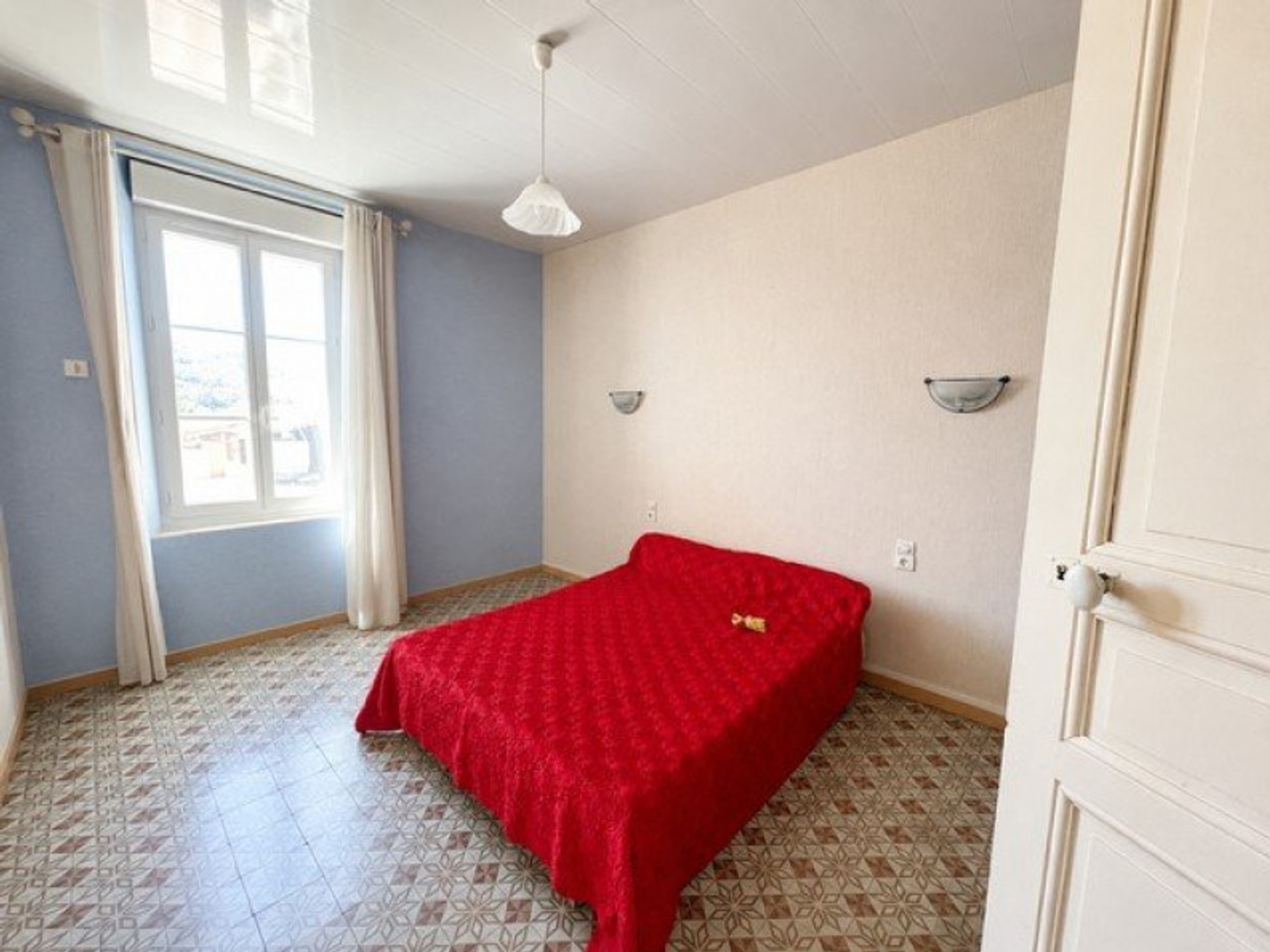 Appartement à vendre - 7 pièces - 201m2 - Cébazan (34360)