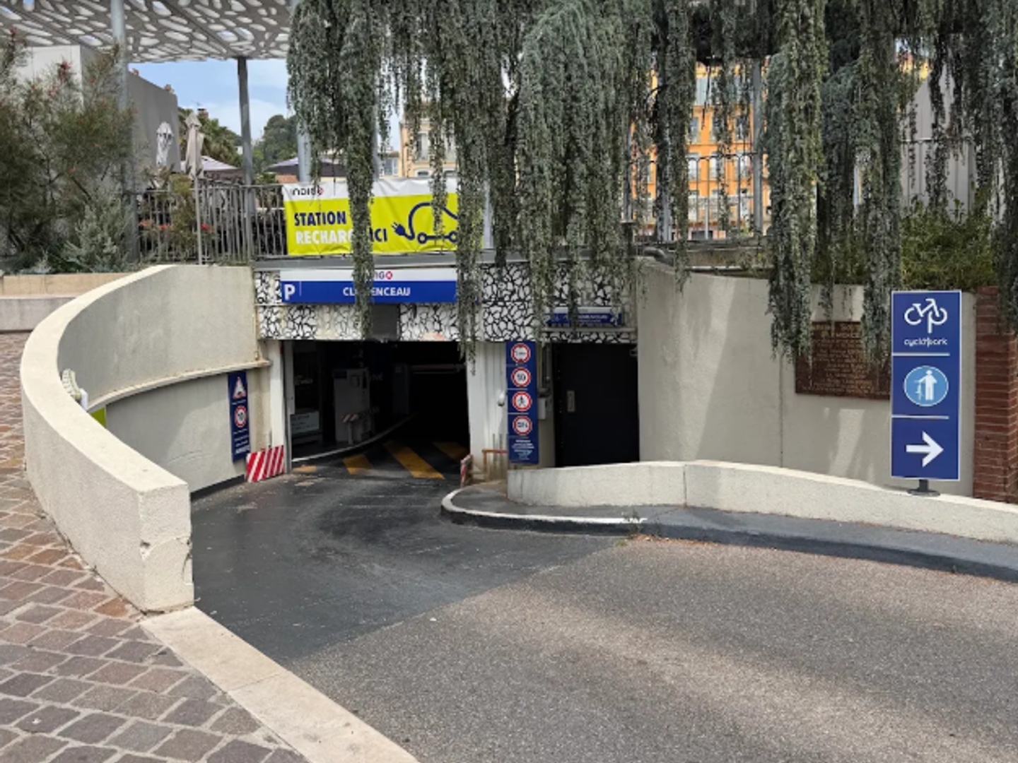 Parking / garage / box à vendre - 13m2 - Saint-Maur-Des-Fo... (94100)
