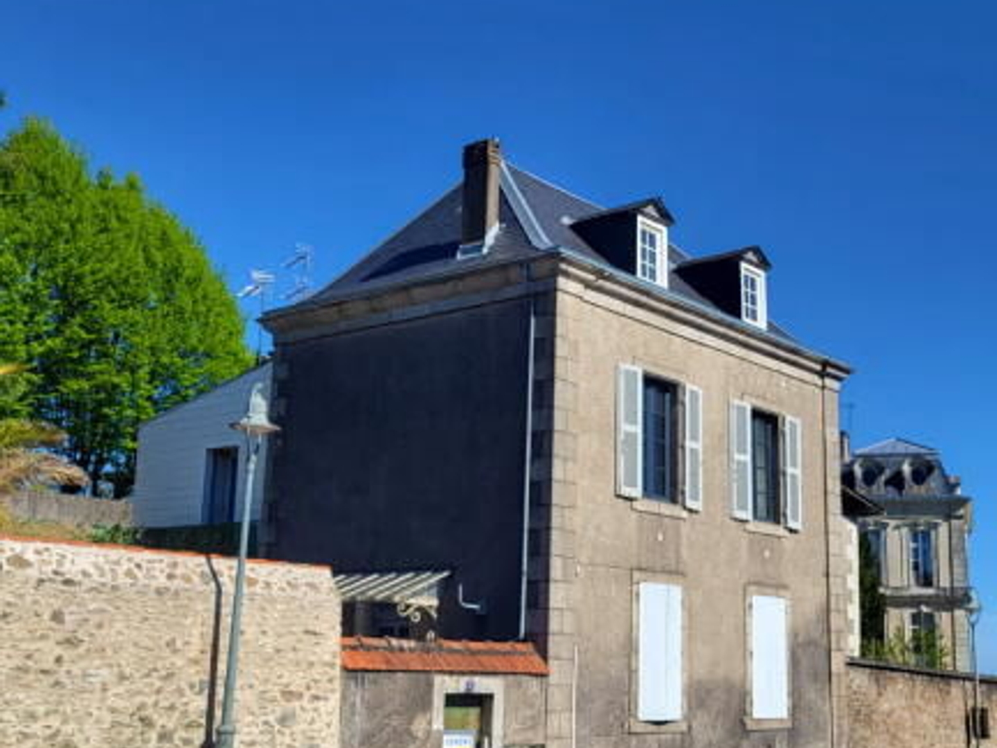 LOT DE TROIS APPARTEMENTS EN LOCATION