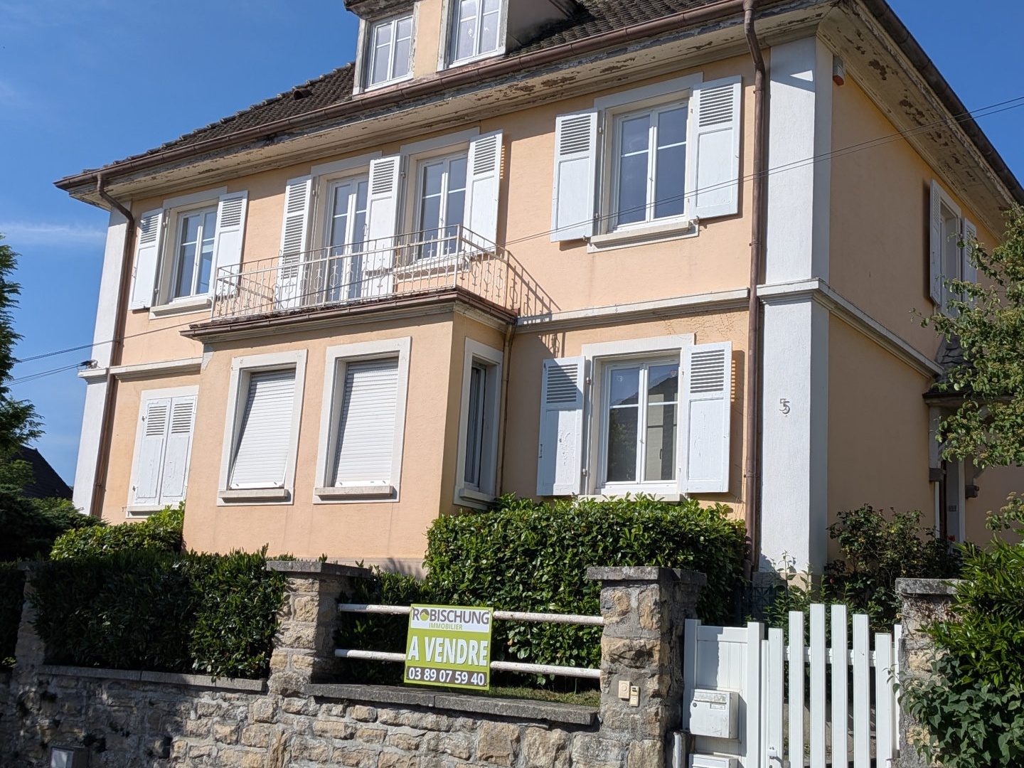 ALTKIRCH : Immeuble comprenant deux logements