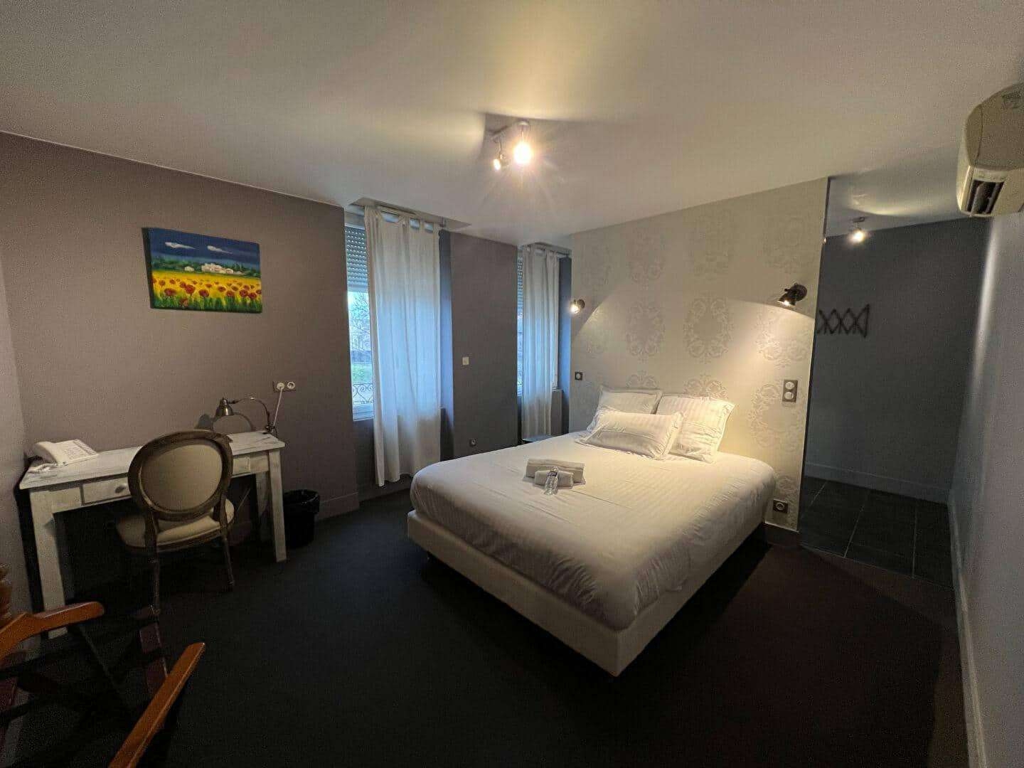 À Vendre hôtel 800m² de 13 chambres au Creusot