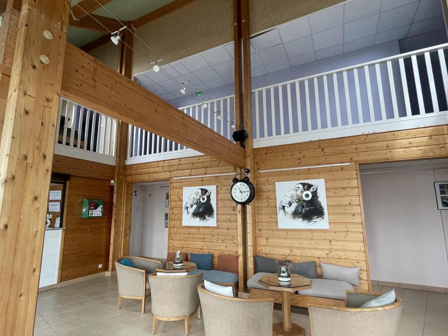 Parking prive, clientèle sportive récurrentes grace au Centre National de Tir Sportif