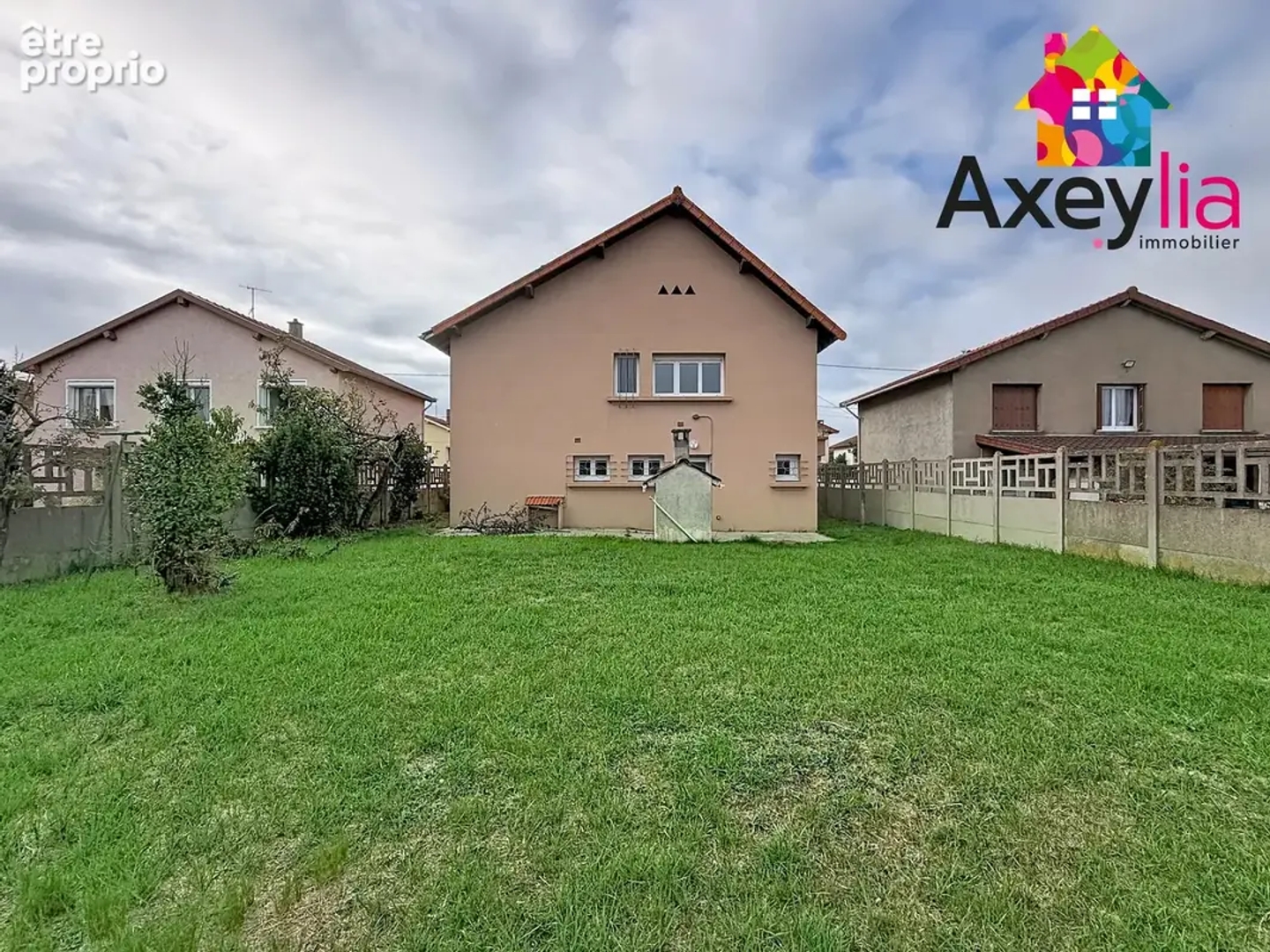A vendre - mably - maison d'habitation rénovée élevée sur sous-sol avec trois chambres, garage et terrain