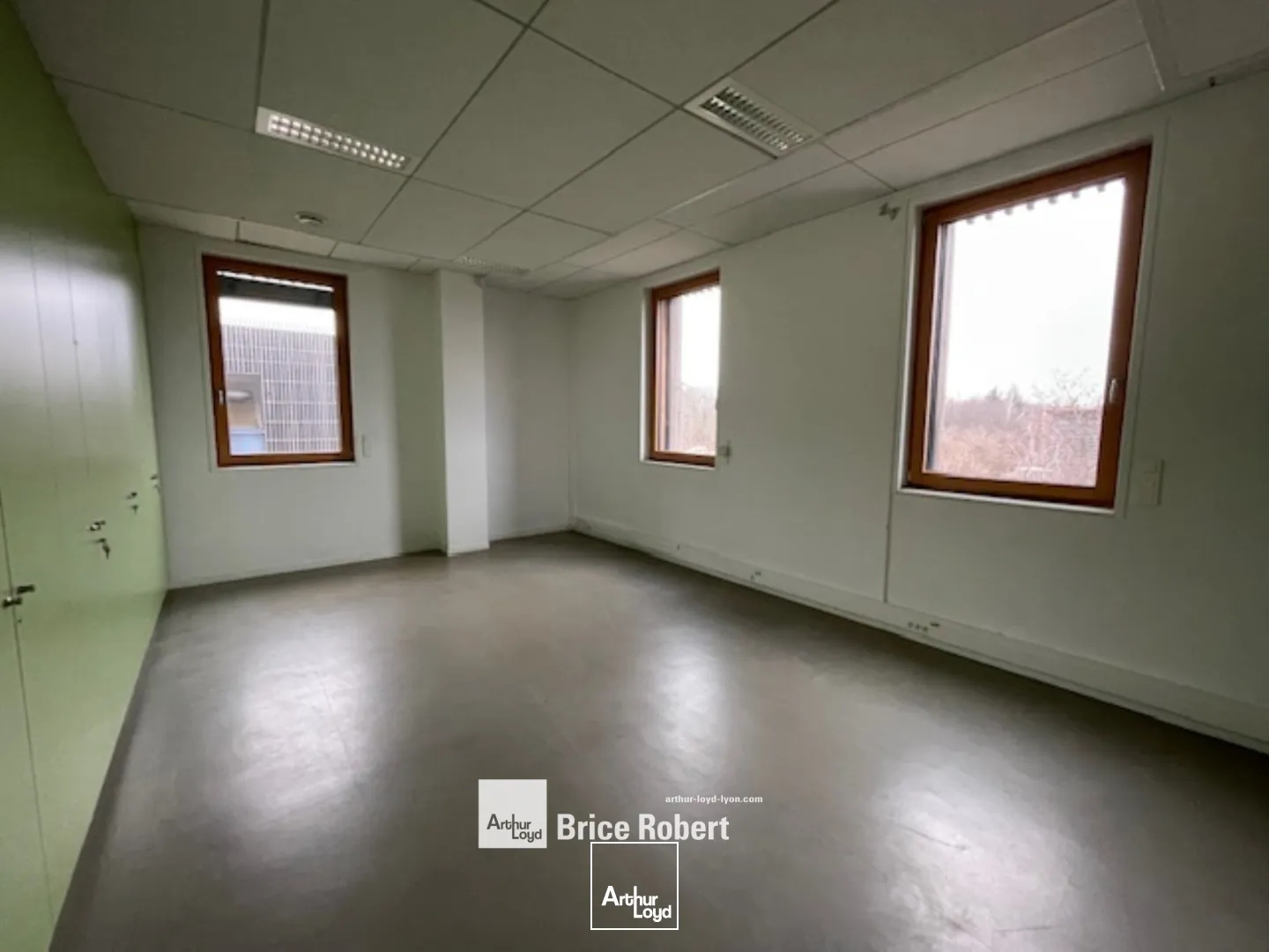 Bureaux à vendre - 2 pièces - 200m2 - Saint-Priest (69800)