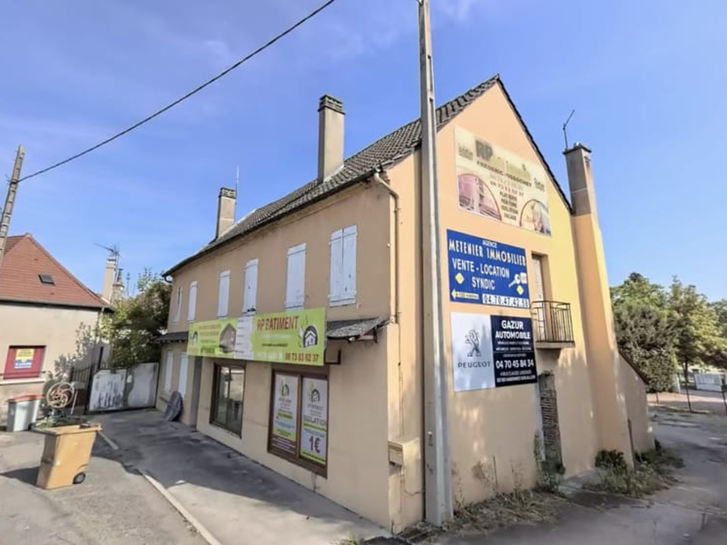 VARENNES-SUR-ALLIER - Bâtiment à destination d'habitation ou de local commercial.