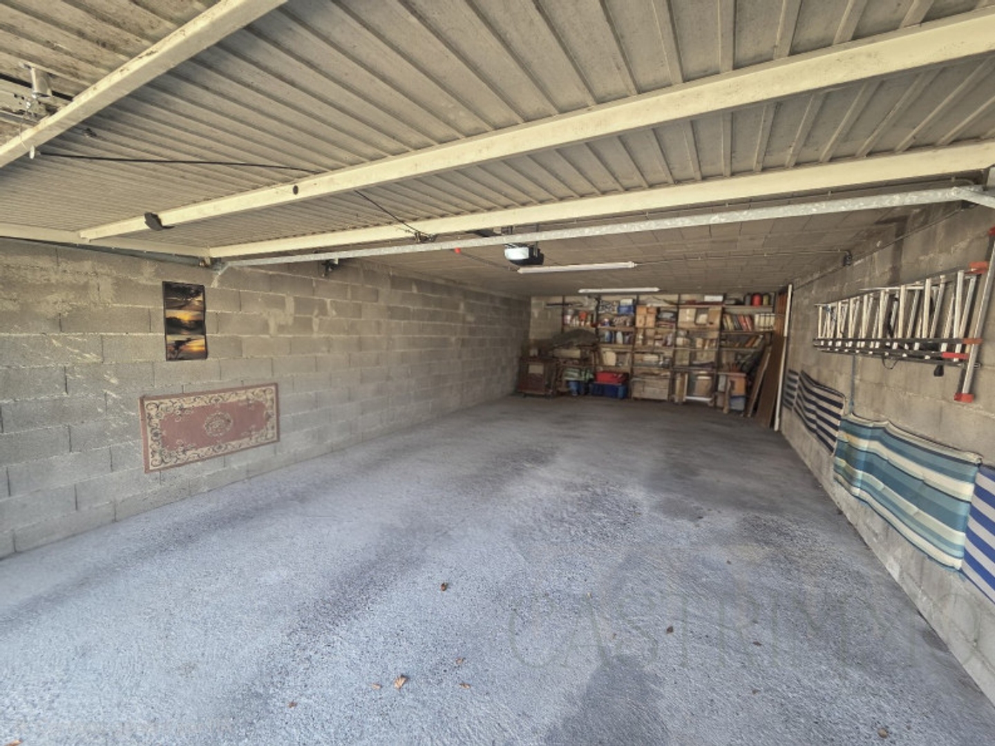 Parking / garage / box à vendre - 115m2 - Saint-Brès (34670)