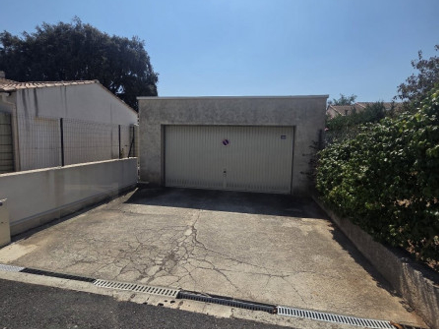 Parking / garage / box à vendre - 115m2 - Saint-Brès (34670)