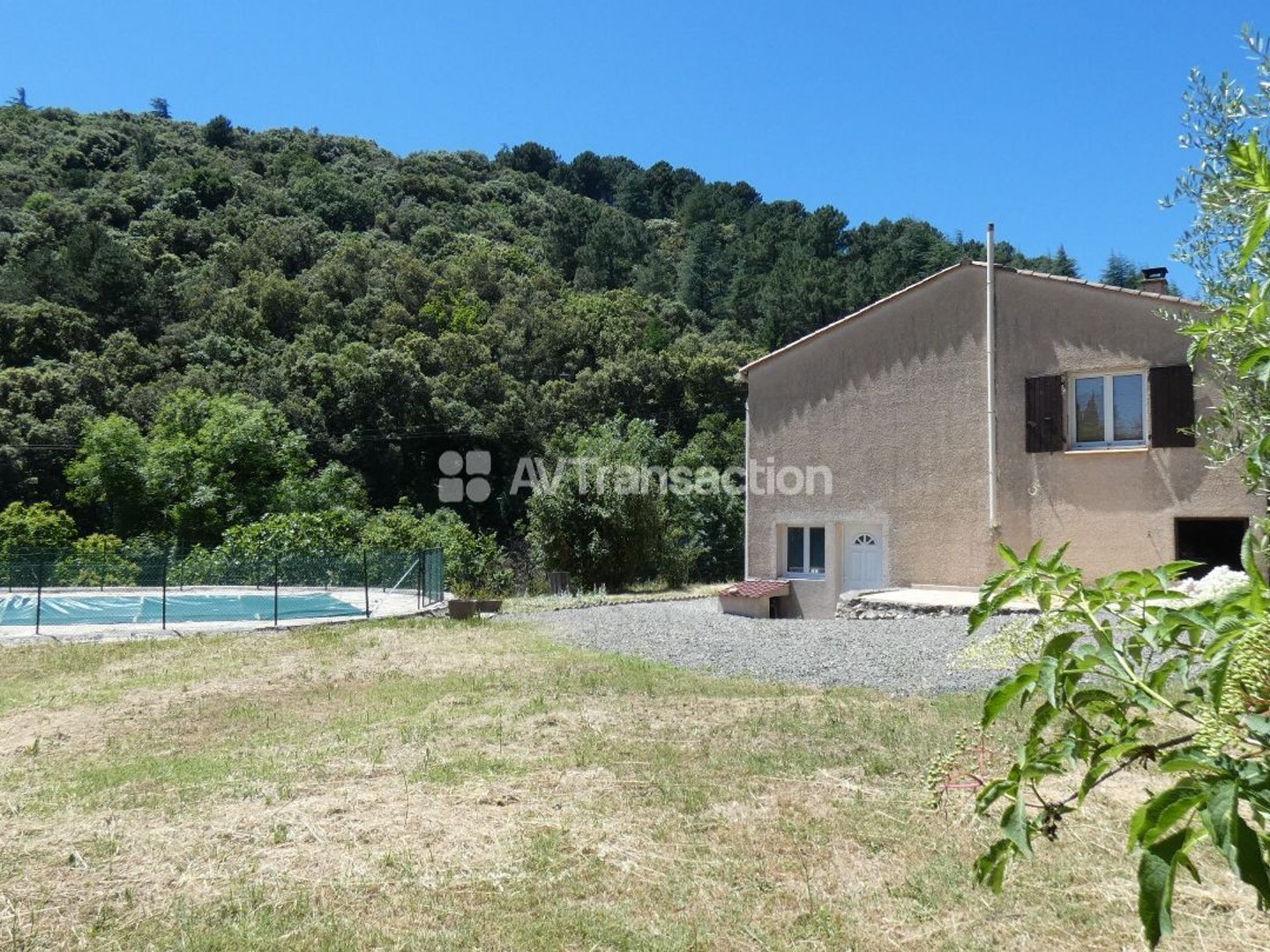 Villa avec piscine et jardin