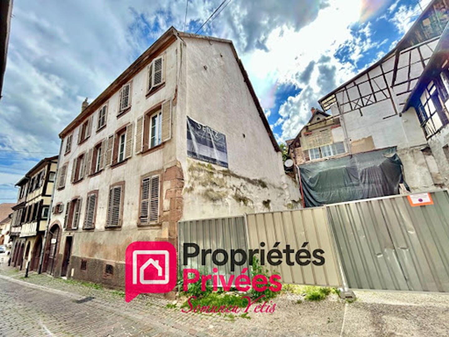 Local commercial 32 pièces 450 m²