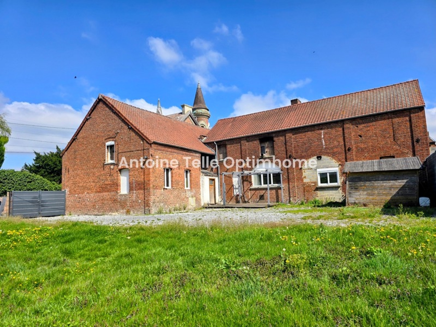 Poix du Nord 59218 - Ensemble immobilier (habitation, commerce, cour, terrain) sur 1620m²