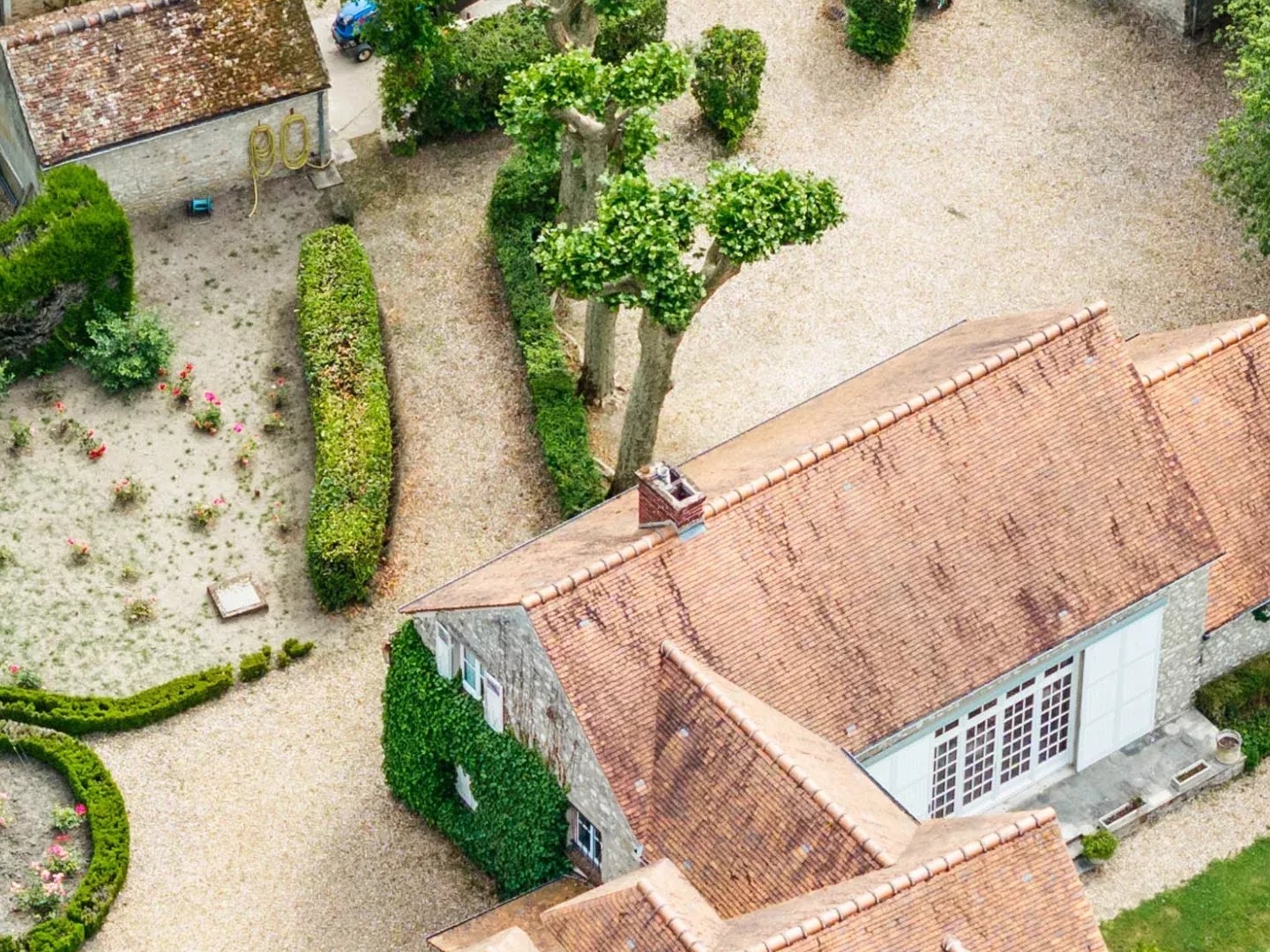 Proche Montfort propriété sur son parc de 3,5 hectares