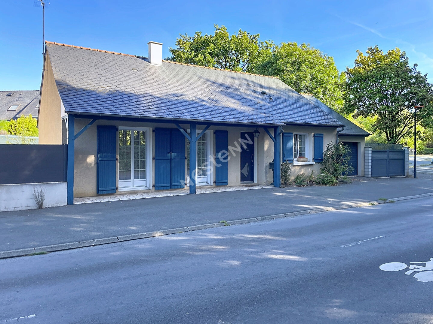 MAISON AVRILLÉ - PLAIN-PIED NON MITOYENNE - 3 CHAMBRES ? JARDIN SANS VIS-À-VIS ? GARAGE MOTORISÉ