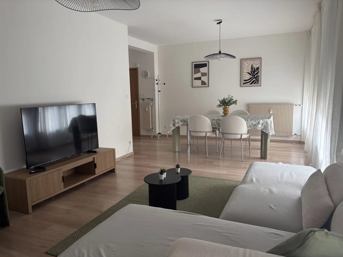 A 5 Mn A Pieds De La Place De La Republique, T5 Renove Avec Garage , Balcon Et Ascenseur