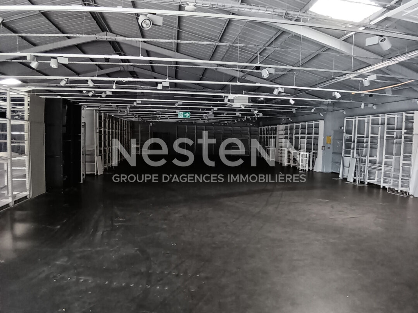 A vendre murs local commercial Vannes 740 m2