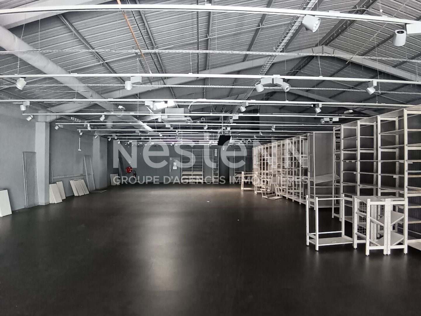 Locaux à vendre - 740m2 - Vannes (56000)