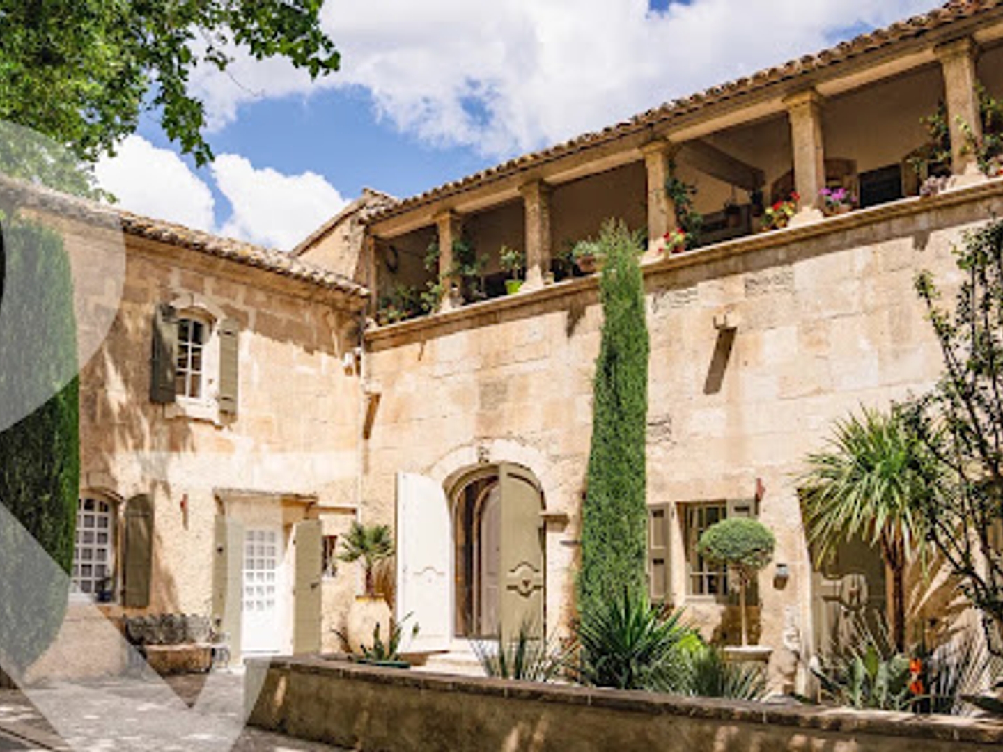 Maison à vendre - 662m2 - Paradou (13520)