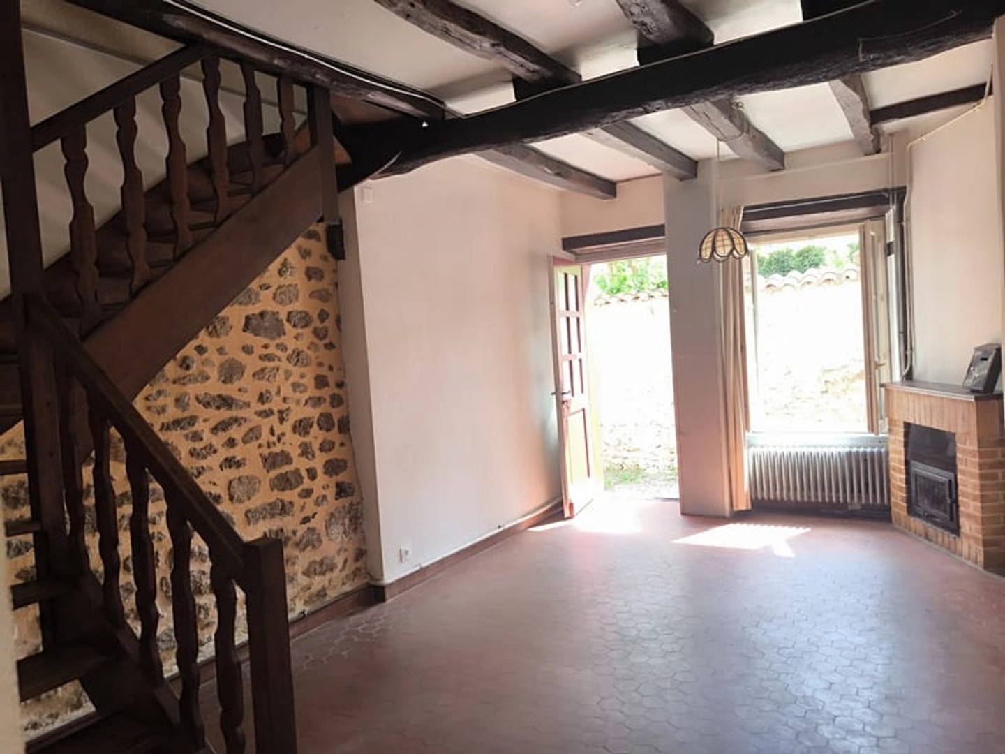 PETITE MAISON DE VILLE T3 HYPER CENTRE VILLE ST JUNIEN