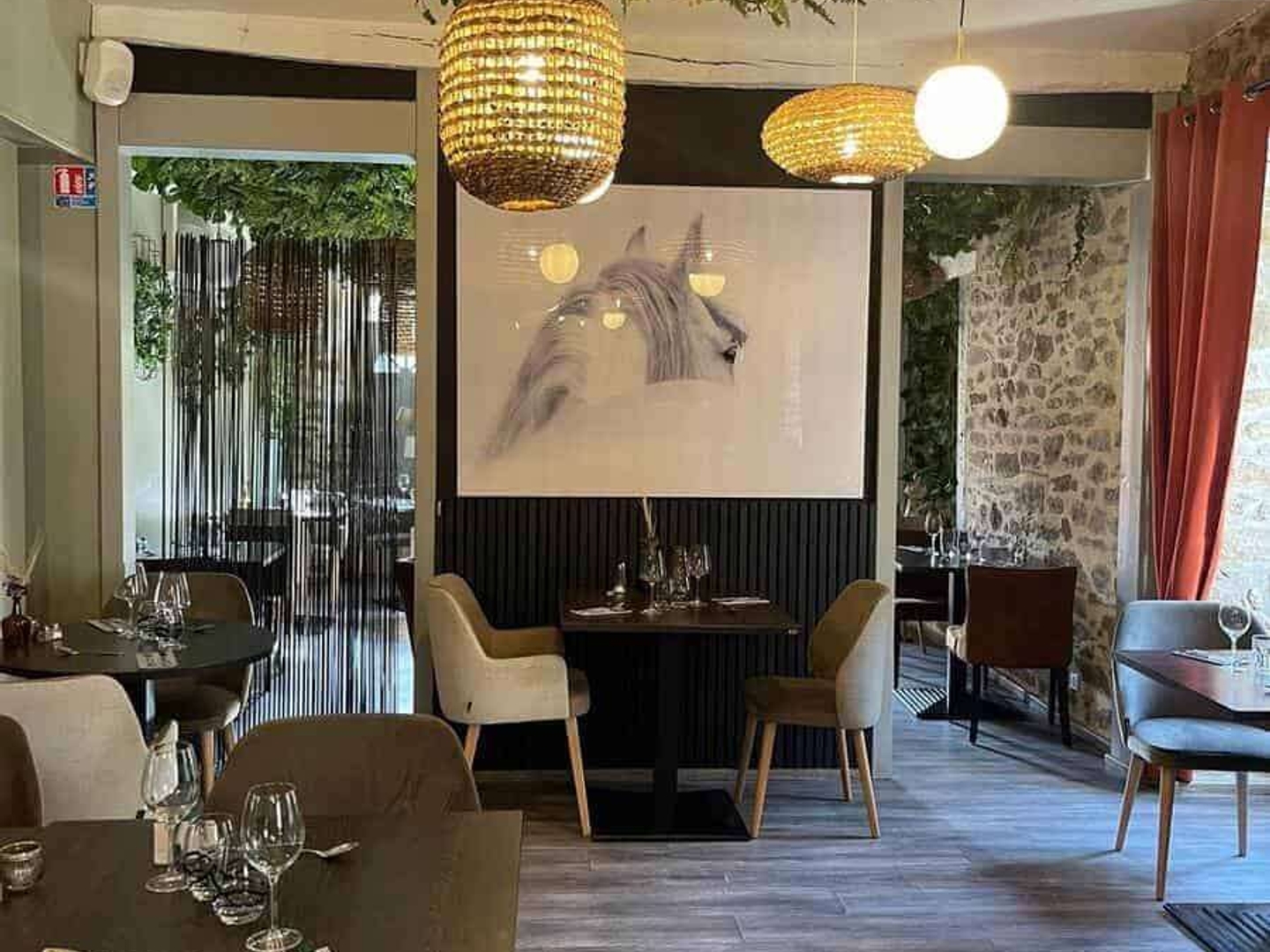 AV restaurant ancien relais de diligence à Uzerche