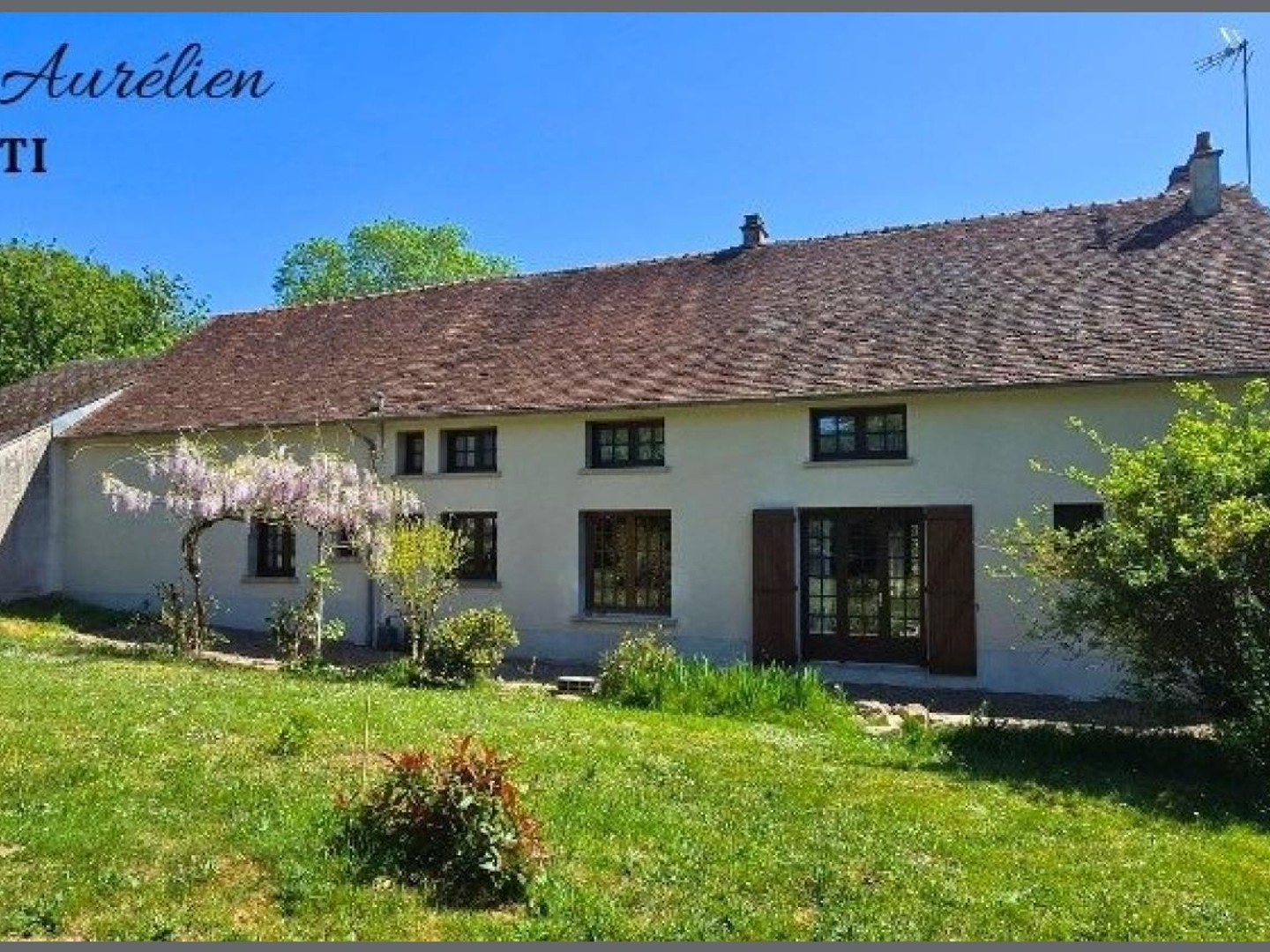 Maison à vendre - 9 pièces - 185m2 - Les Grands-Chézeaux (87160)