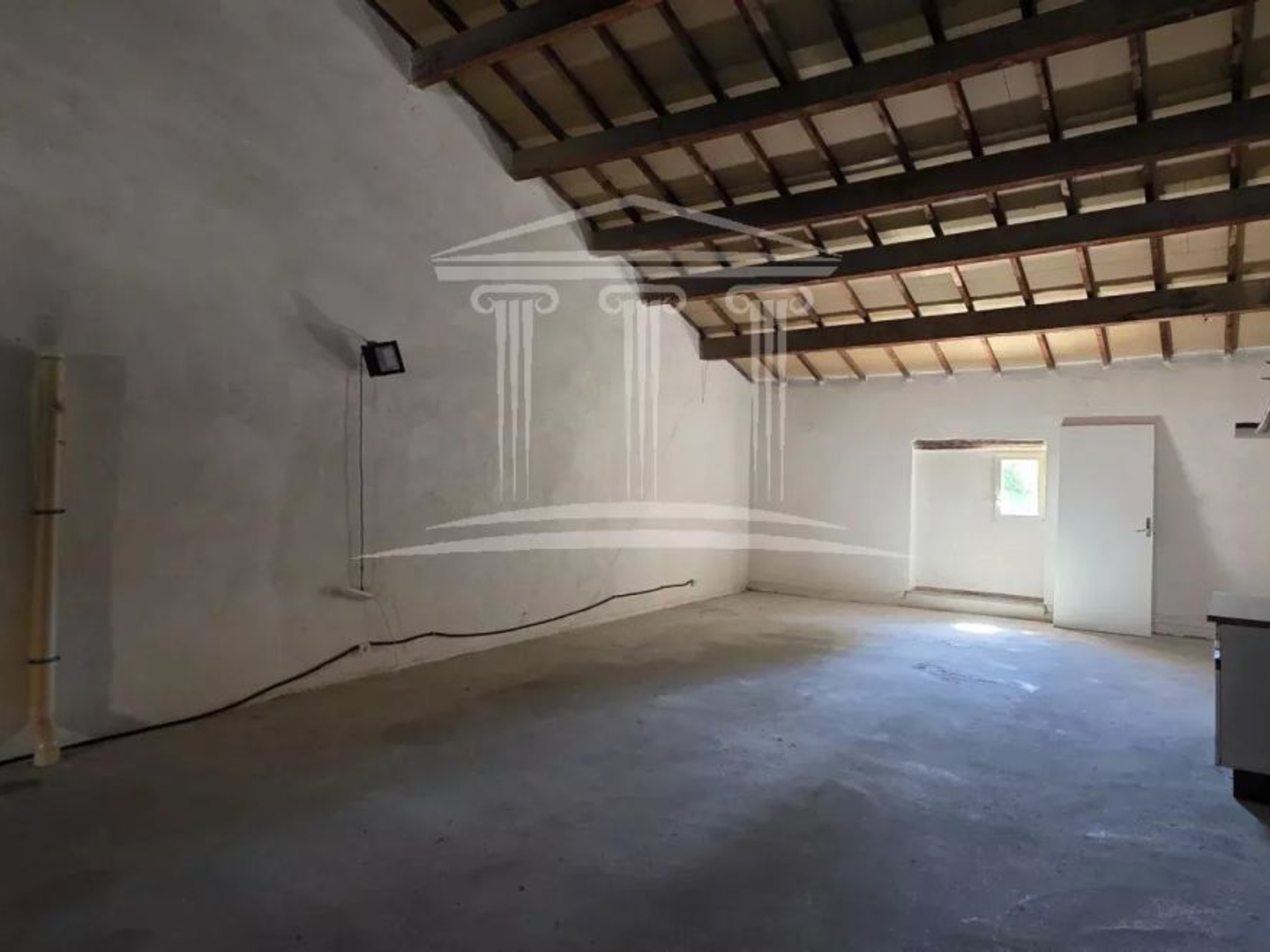Immeuble à vendre - 8 pièces - 209m2 - Sorgues (84700)