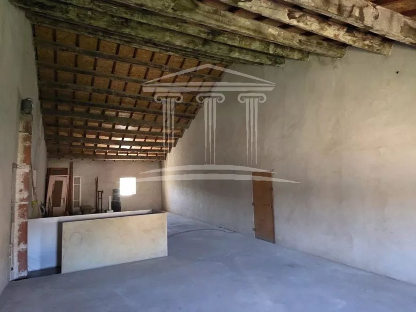 Immeuble à vendre - 8 pièces - 209m2 - Sorgues (84700)