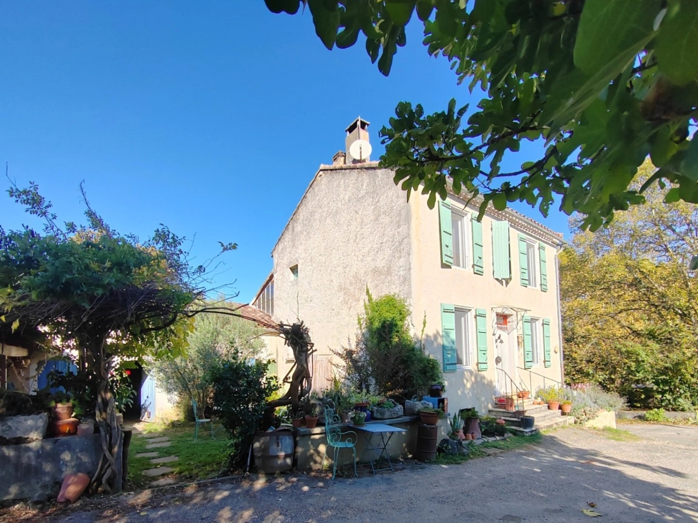 Charmante maison en pierre de 106 m² avec jardin et dépendances à VALENCE SUR BAISE (32)