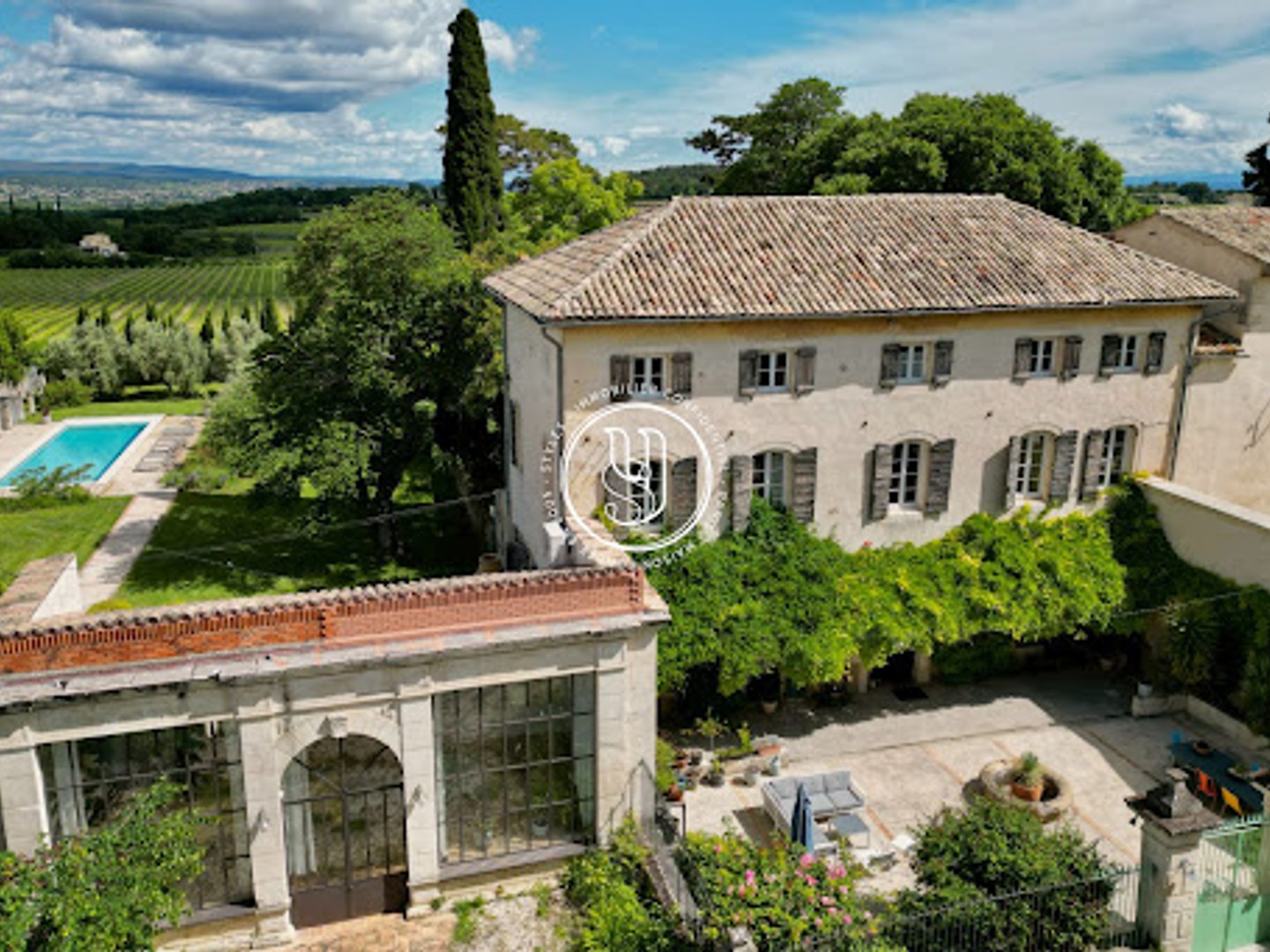Maison 675 m²