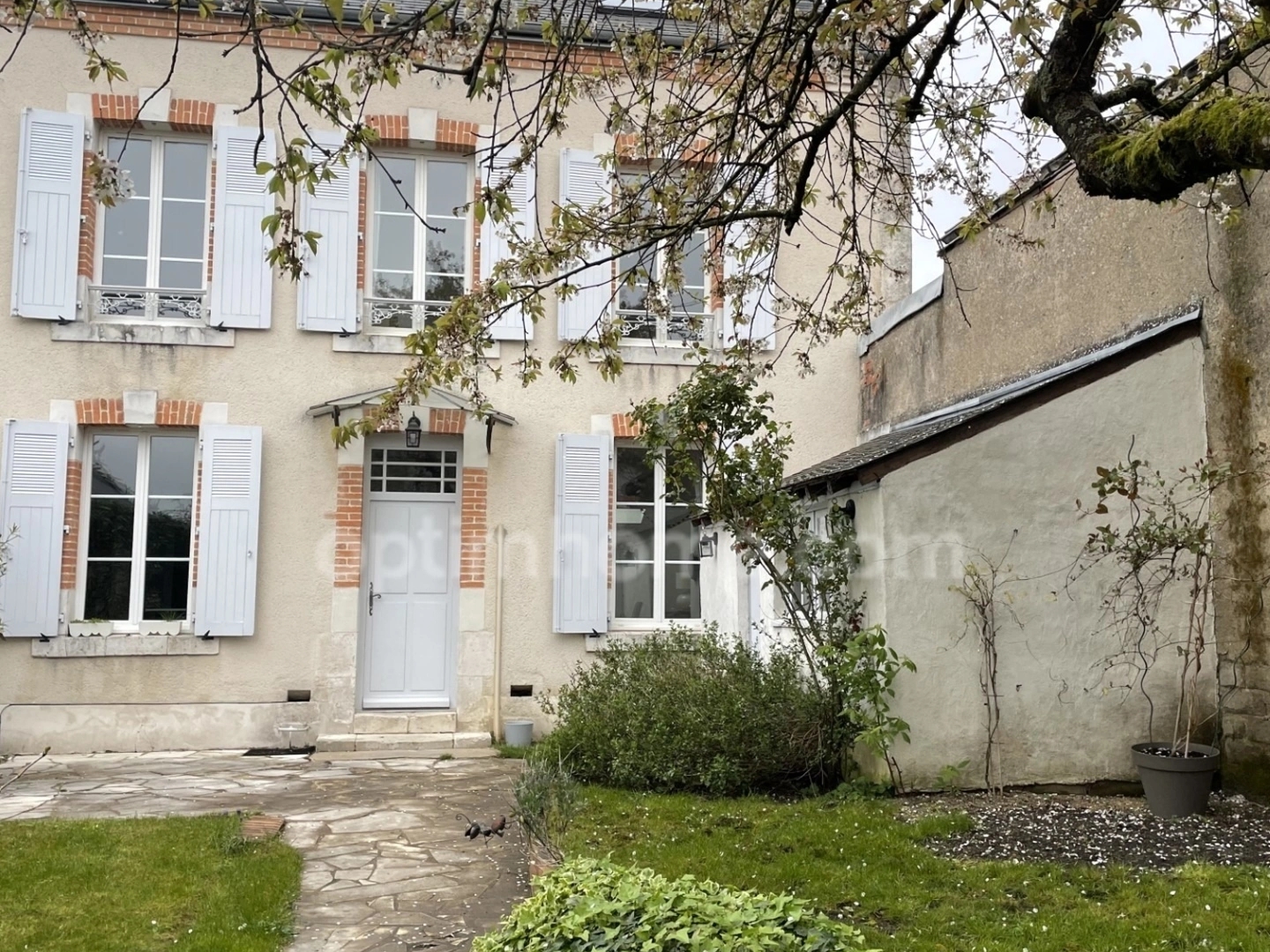 MAISON DE VILLE SANS TRAVAUX proche Orléans Madeleine de 135 m2 avec stationnement
