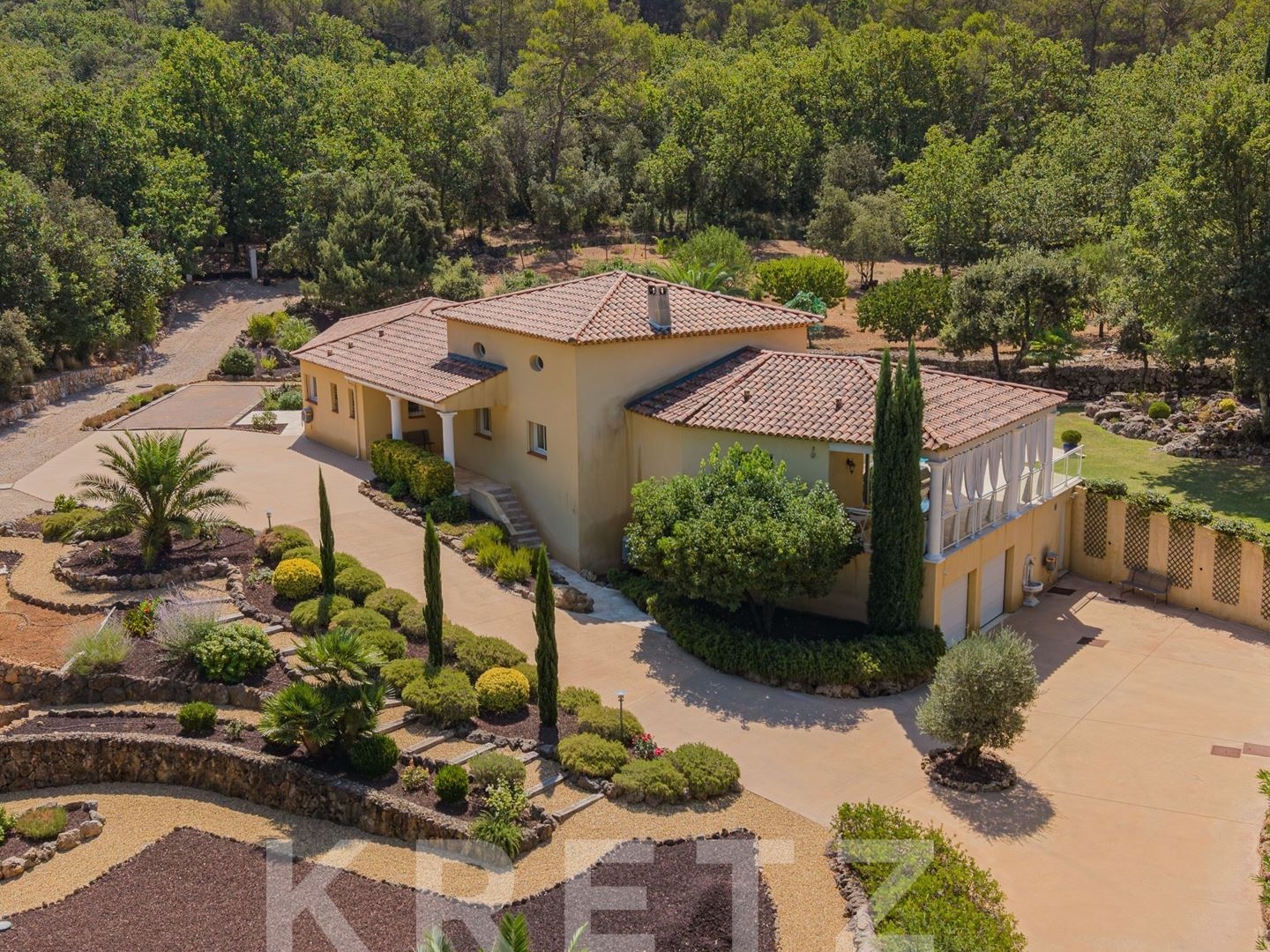 Élégante villa provençale de plain-pied au coeur d'un domaine paysager de 10 000 m²