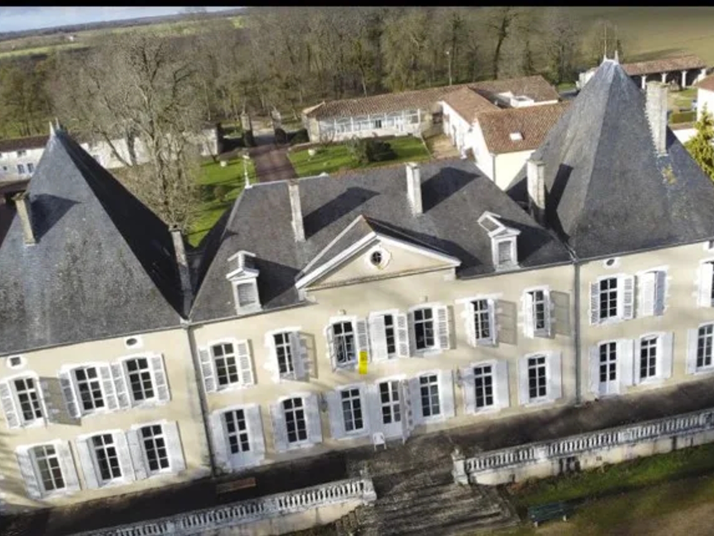 Château 2500 m²