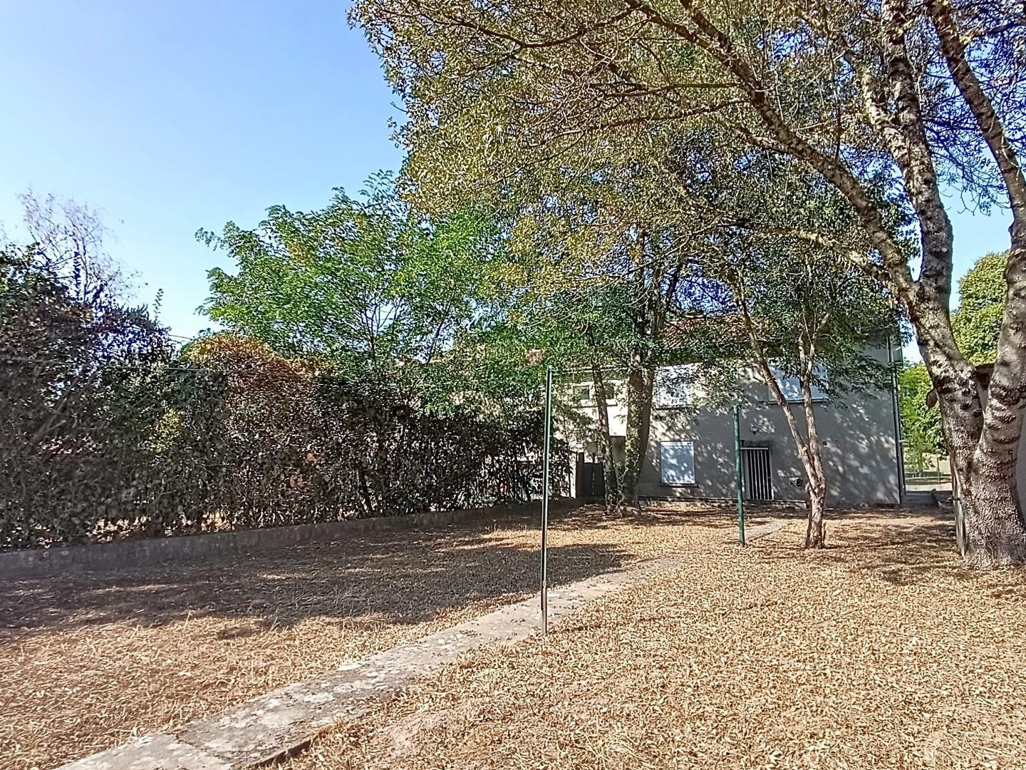 Quartier Calme, espaces arborés et verdoyants accès écoles, crèche et commerces