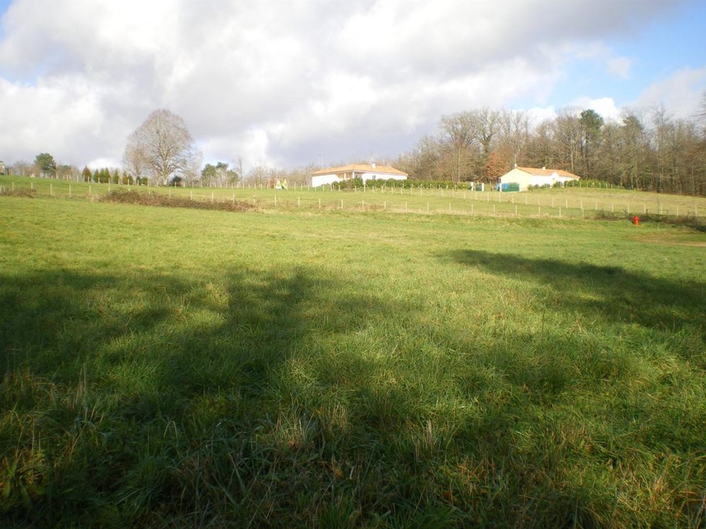Terrain à vendre - 1466m2 - Nontron (24300)