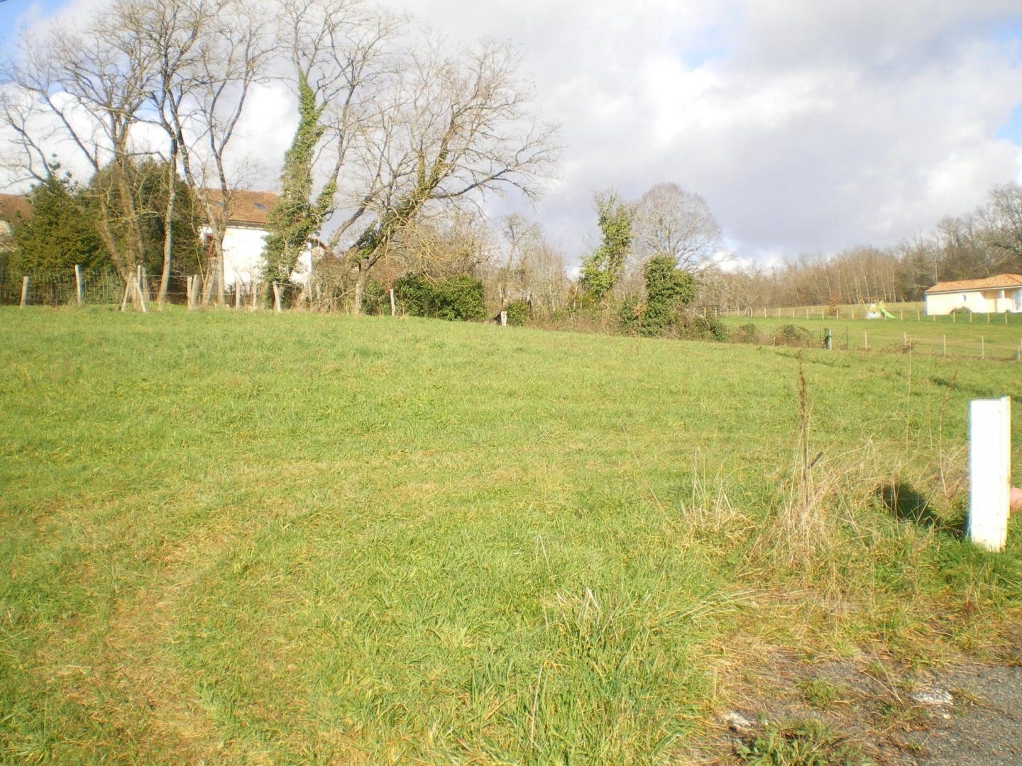 Terrain à vendre - 1466m2 - Nontron (24300)