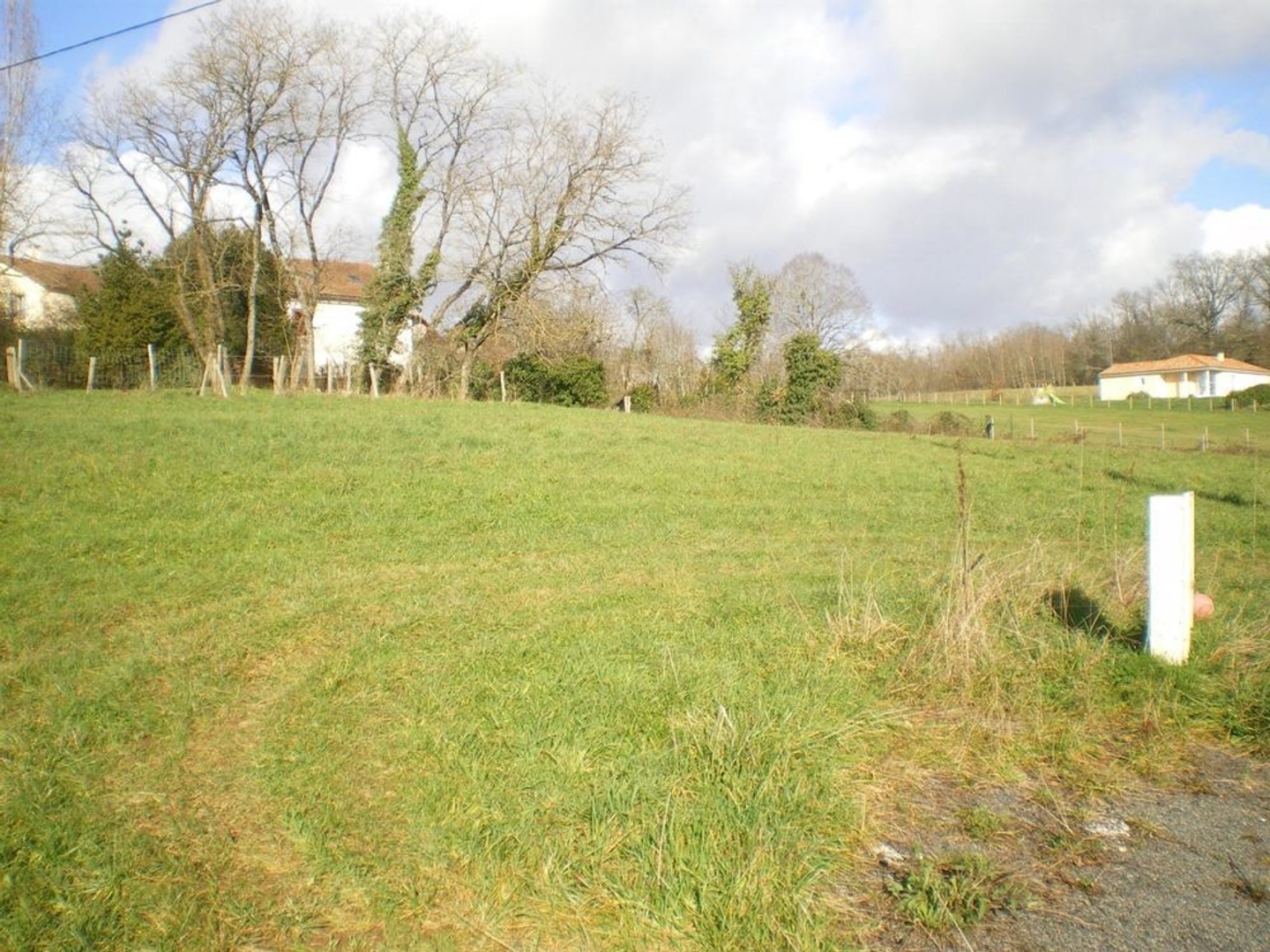 Terrain à vendre - 1466m2 - Nontron (24300)