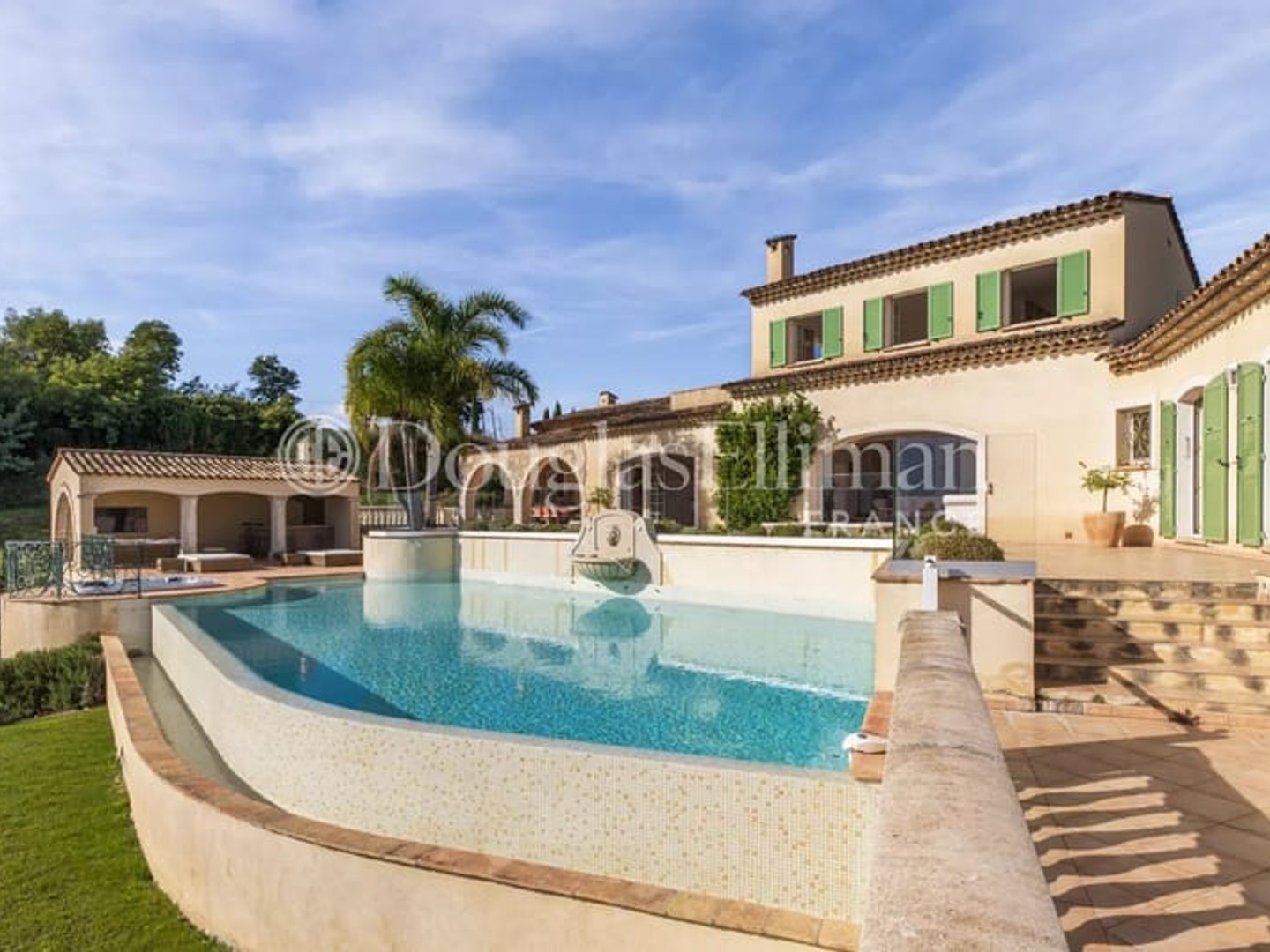 PEGOMAS - Superbe villa provençale avec vue mer