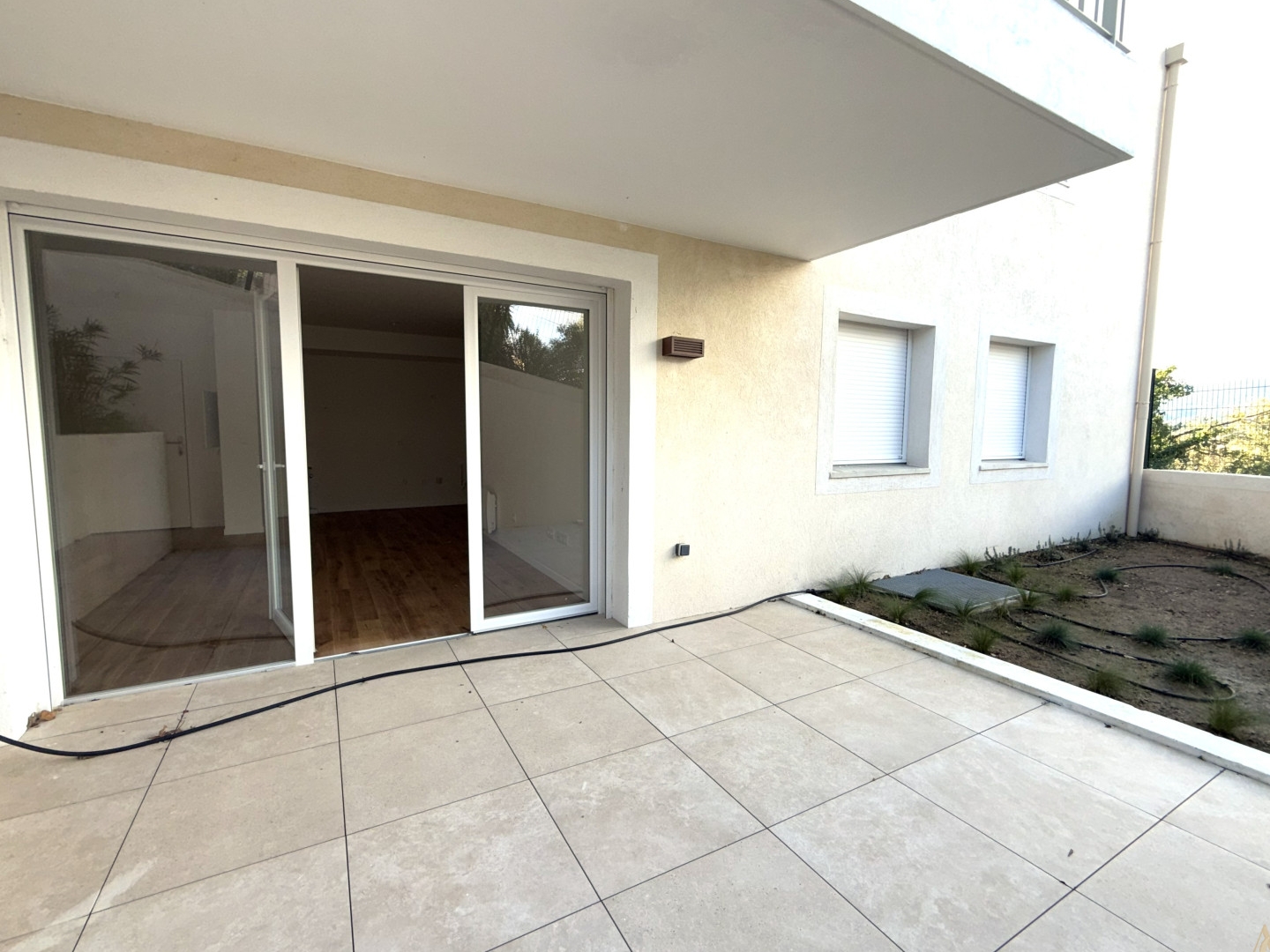 COUP DE CŒUR – T3 RDJ SURELEVE – COGOLIN CENTRE À PIED