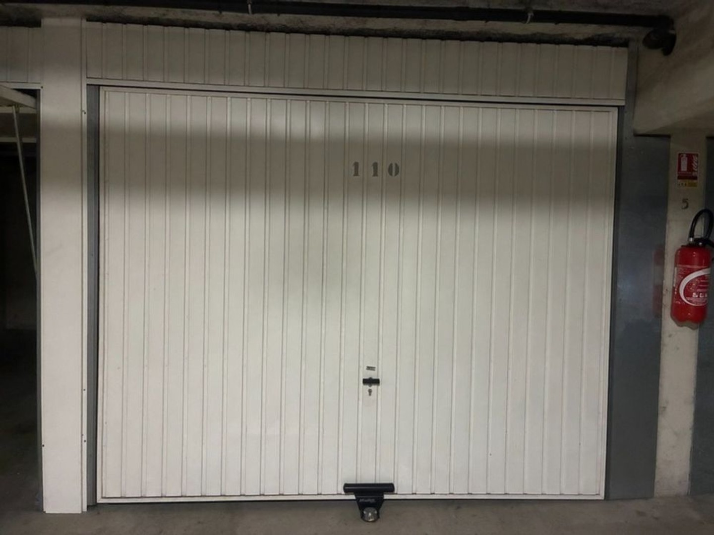 Garage BOX fermé dans résidence face au Corbusier