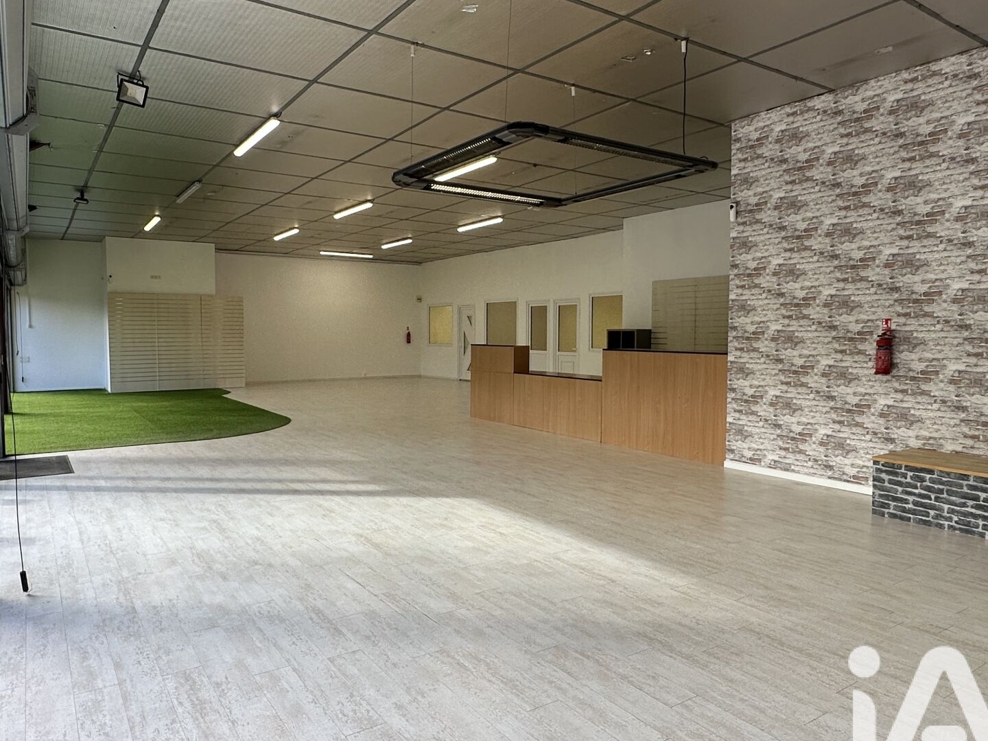 Magasin à vendre - 1 pièce - 290m2 - Saussay (28260)