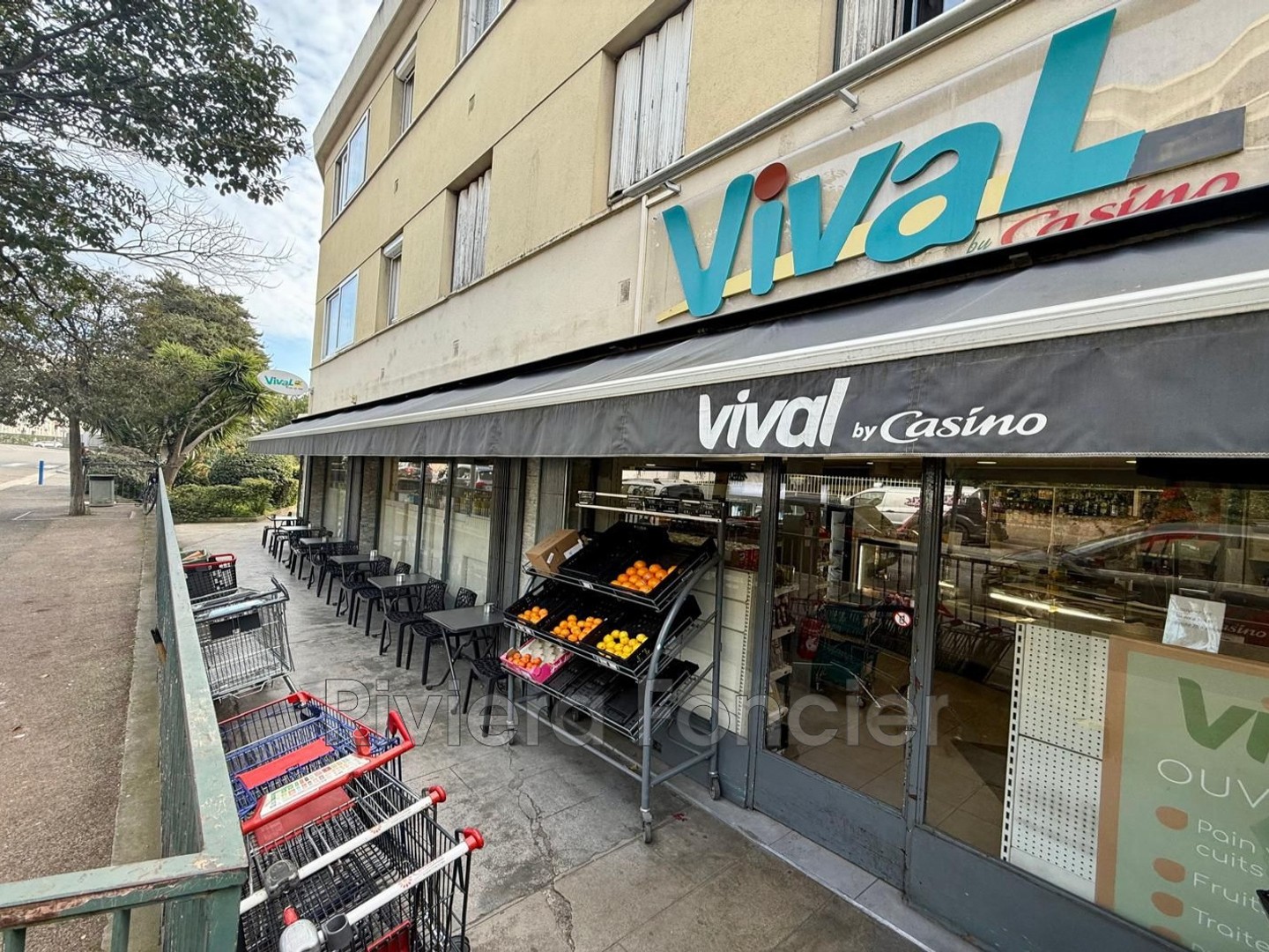 Immeuble commercial 130 m²