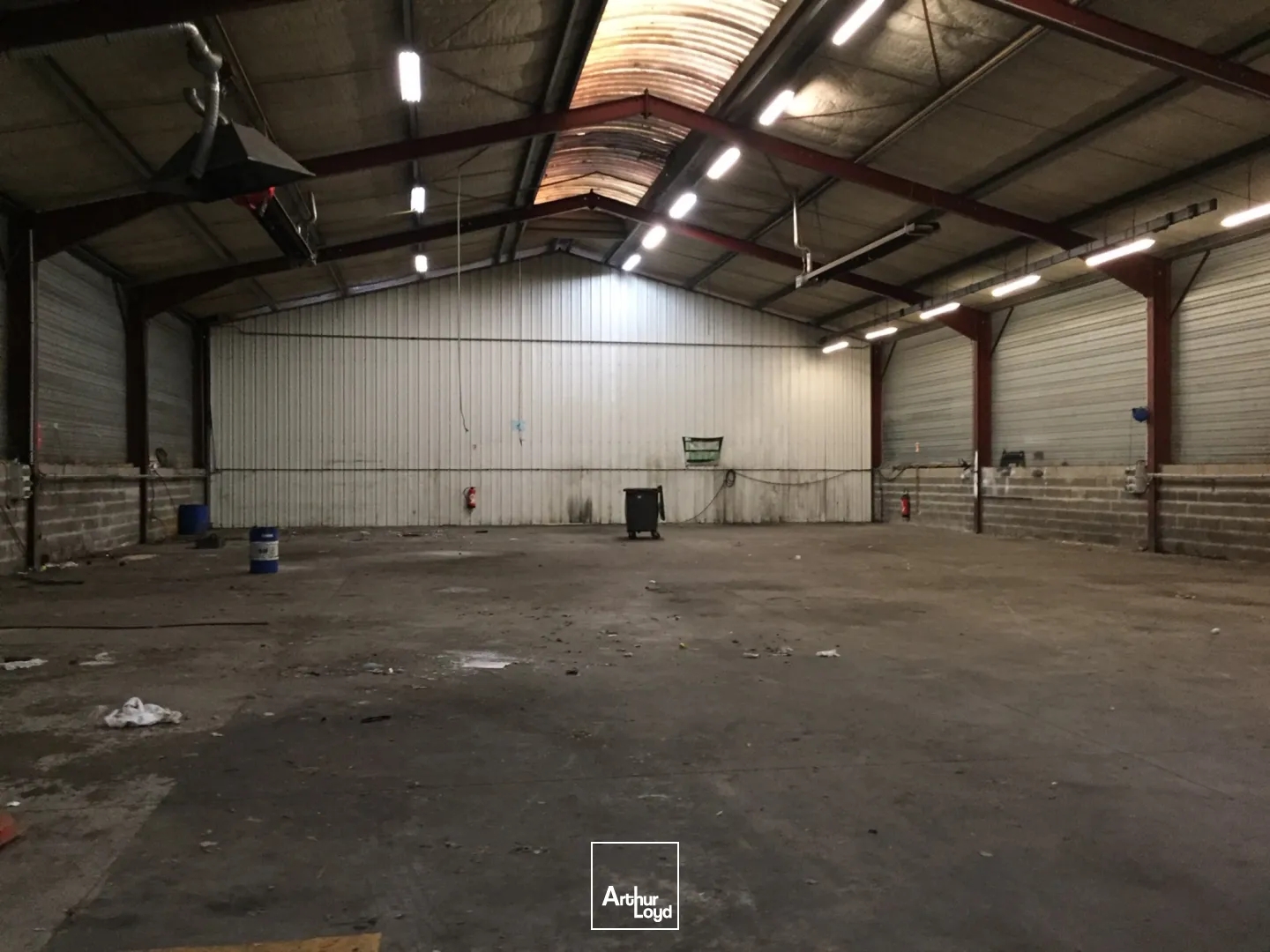 Locaux à vendre - 540m2 - Fauville (27930)