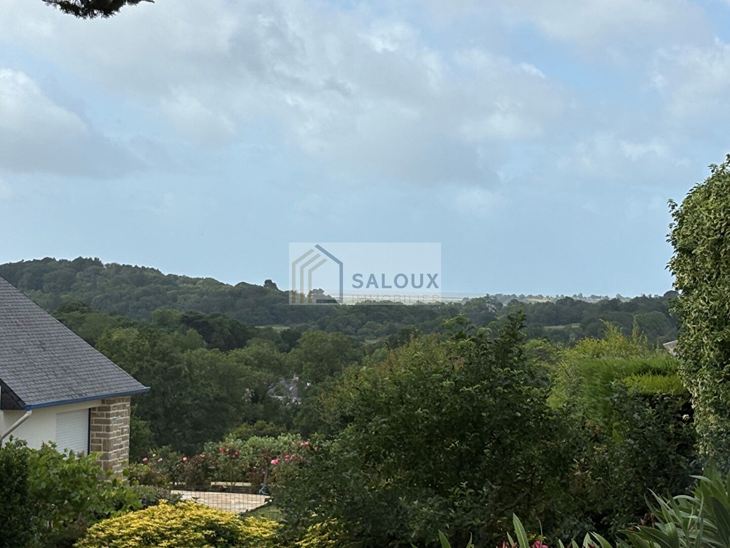 MUZILLAC : Maison de 150 m² habitable avec vue dégagée jusqu'à la mer