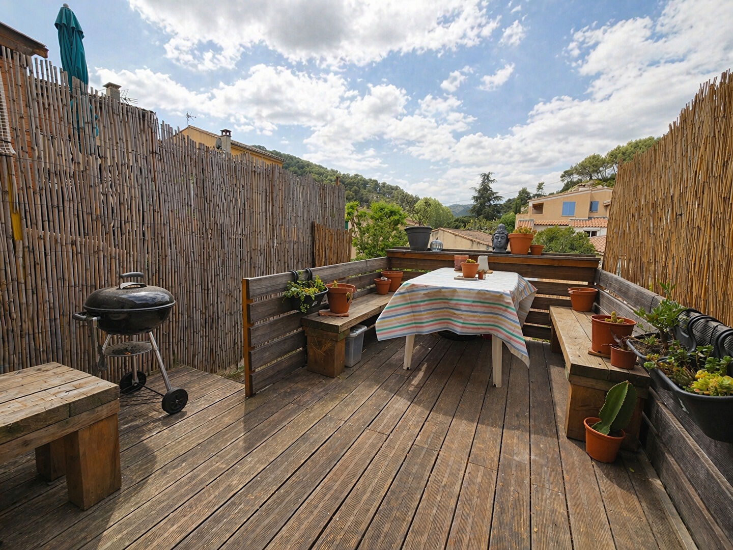 Maison de village Type 4 terrasse - jardinet et garage - AURIOL