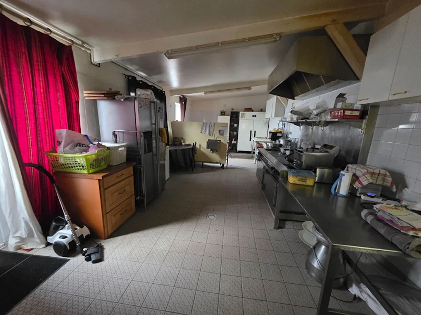 Magasin à vendre - 3 pièces - 557m2 - Coussay-Les-Bois (86270)